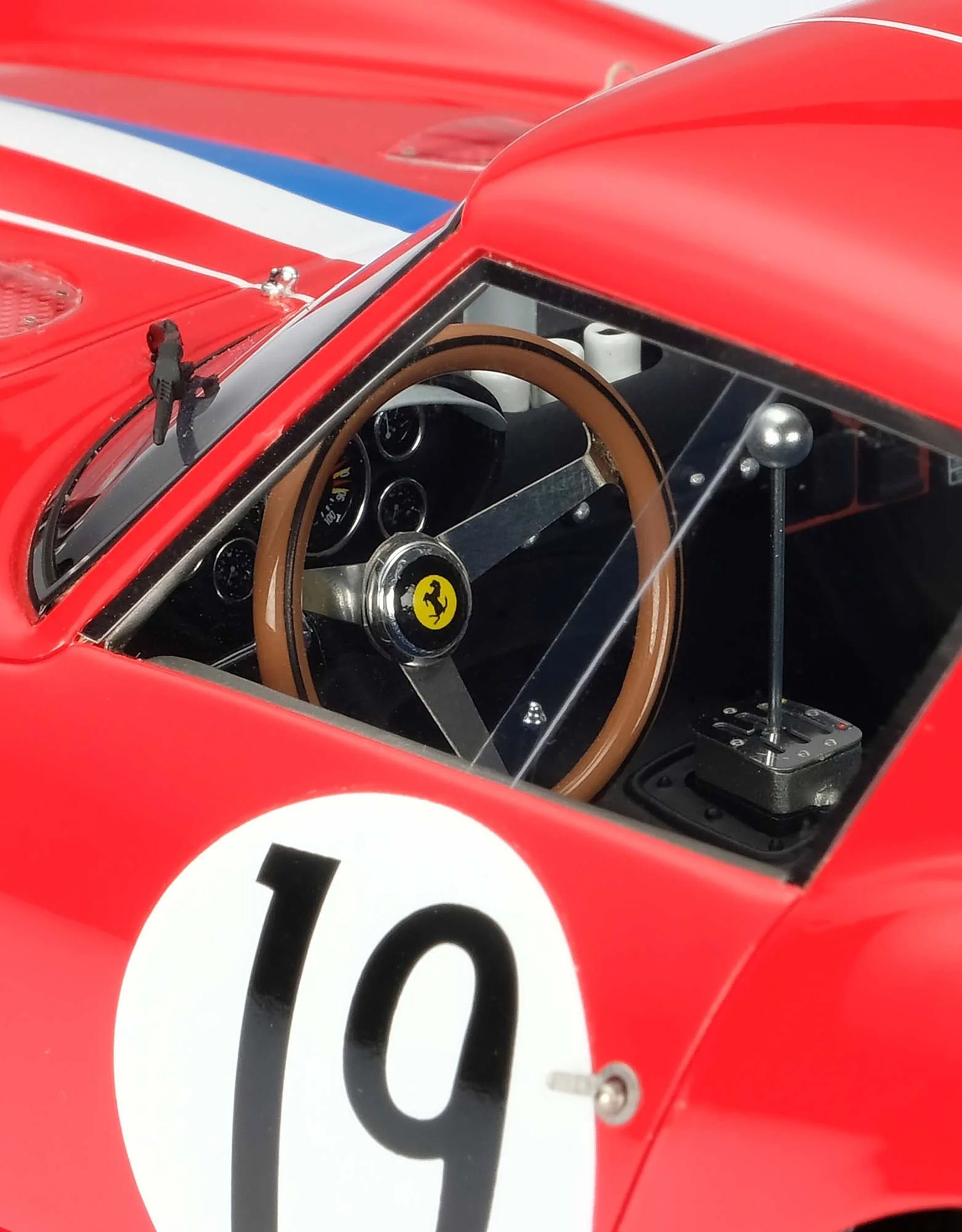 Ferrari Ferrari 250 GTO 1962 Le Mans model in 1:18 scale Red L9866f