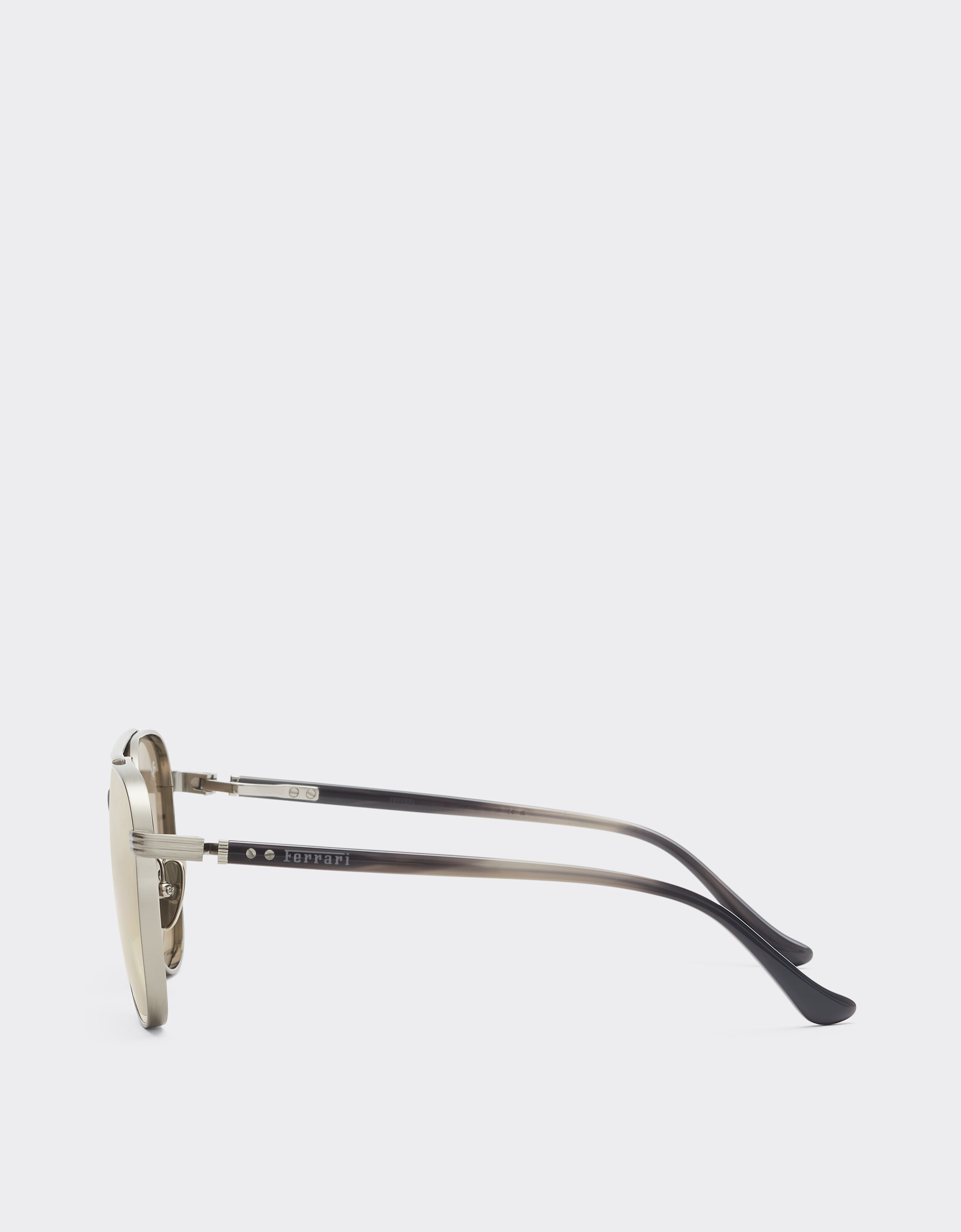 Ferrari Lunettes de soleil Ferrari en titane  argent brossé et acétate avec verres miroir blanc transparent doré Silver LA0KQf