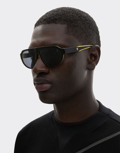 Ferrari Ray-Ban for Scuderia Ferrari 0FZ6027 en acetato negro y amarillo con lentes grises oscuras MULTICOLOR LY0SG1434EXT0001f