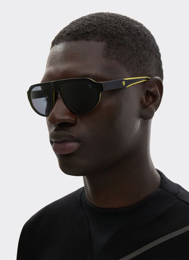 Ferrari Ray-Ban for Scuderia Ferrari 0FZ6027 en acetato negro y amarillo con lentes grises oscuras MULTICOLOR LY0SG1434EXT0001f