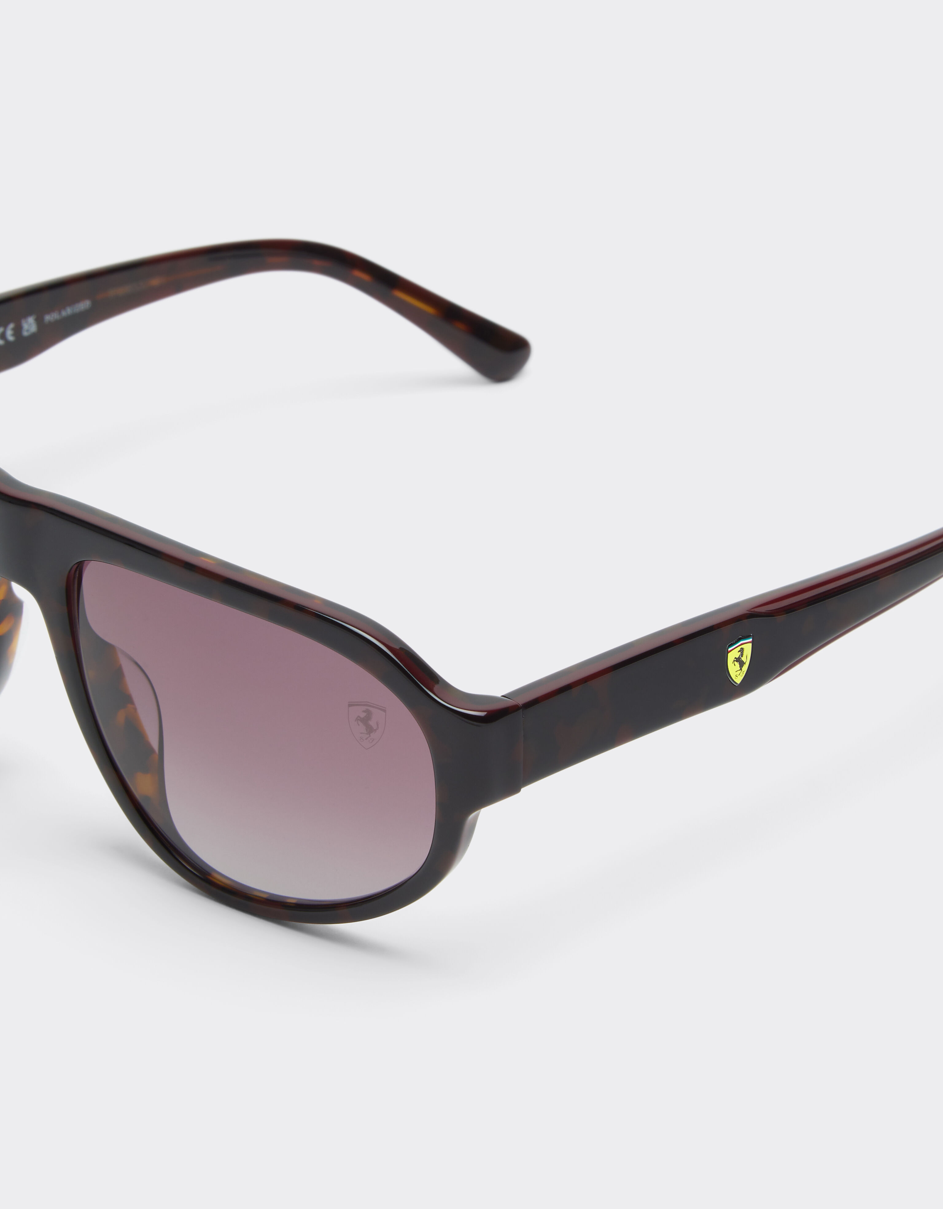 Ray-Ban for Scuderia Ferrari 0FZ6027 en acetato Havana y burdeos con lentes rojas degradadas Ferrari Ray-Ban for Scuderia Ferrari 0FZ6027 en acetato Havana y burdeos con lentes rojas degradadas MULTICOLOR LY0SG1435EXT0001f