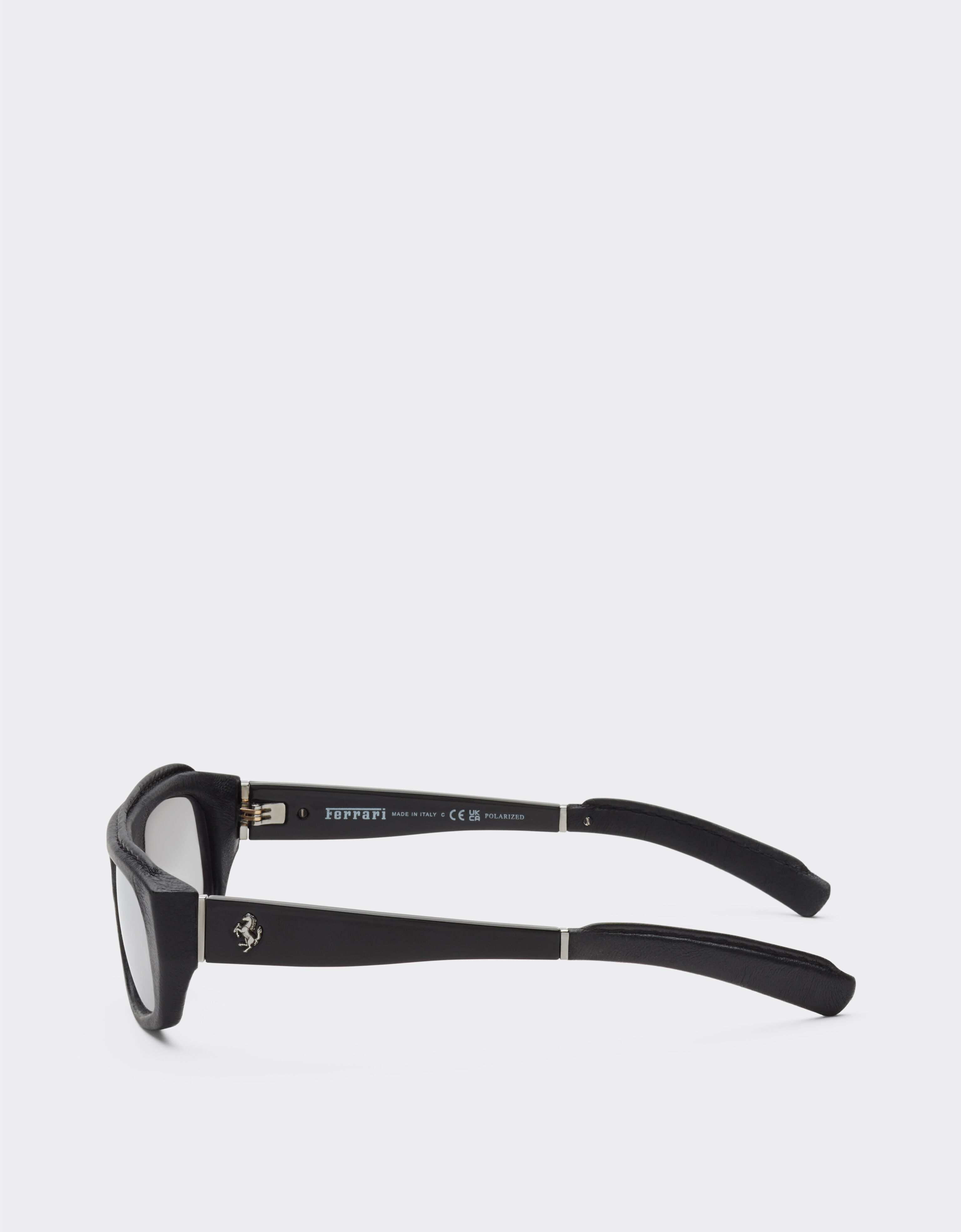 Ferrari Lunettes de soleil Ferrari en acétate et cuir noir avec verres miroir argentés Noir F1543f