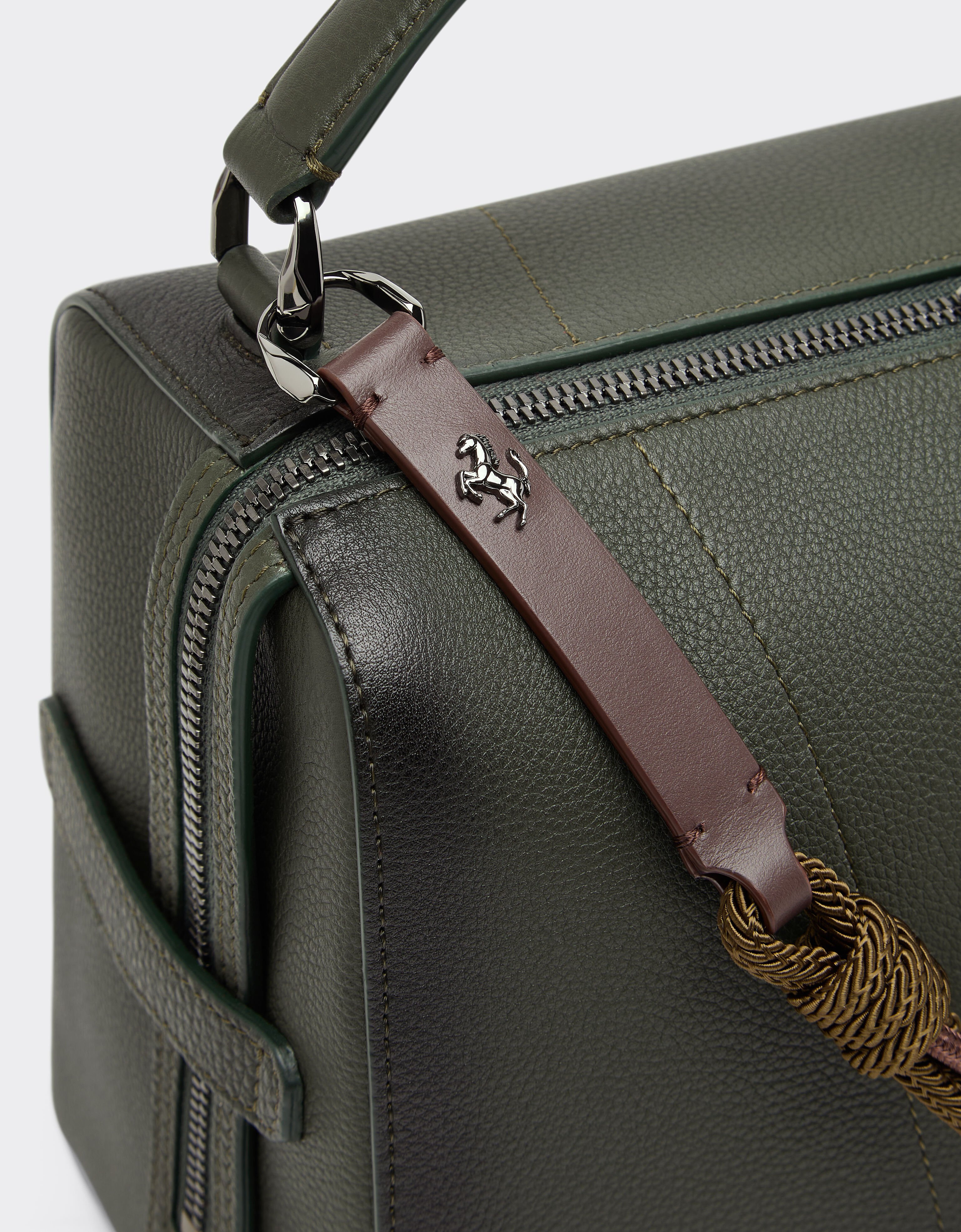 Ferrari Bolso de hombro GT soft Reacondicionado por Ferrari en cuero matizado con scooby Verde militar 49879f