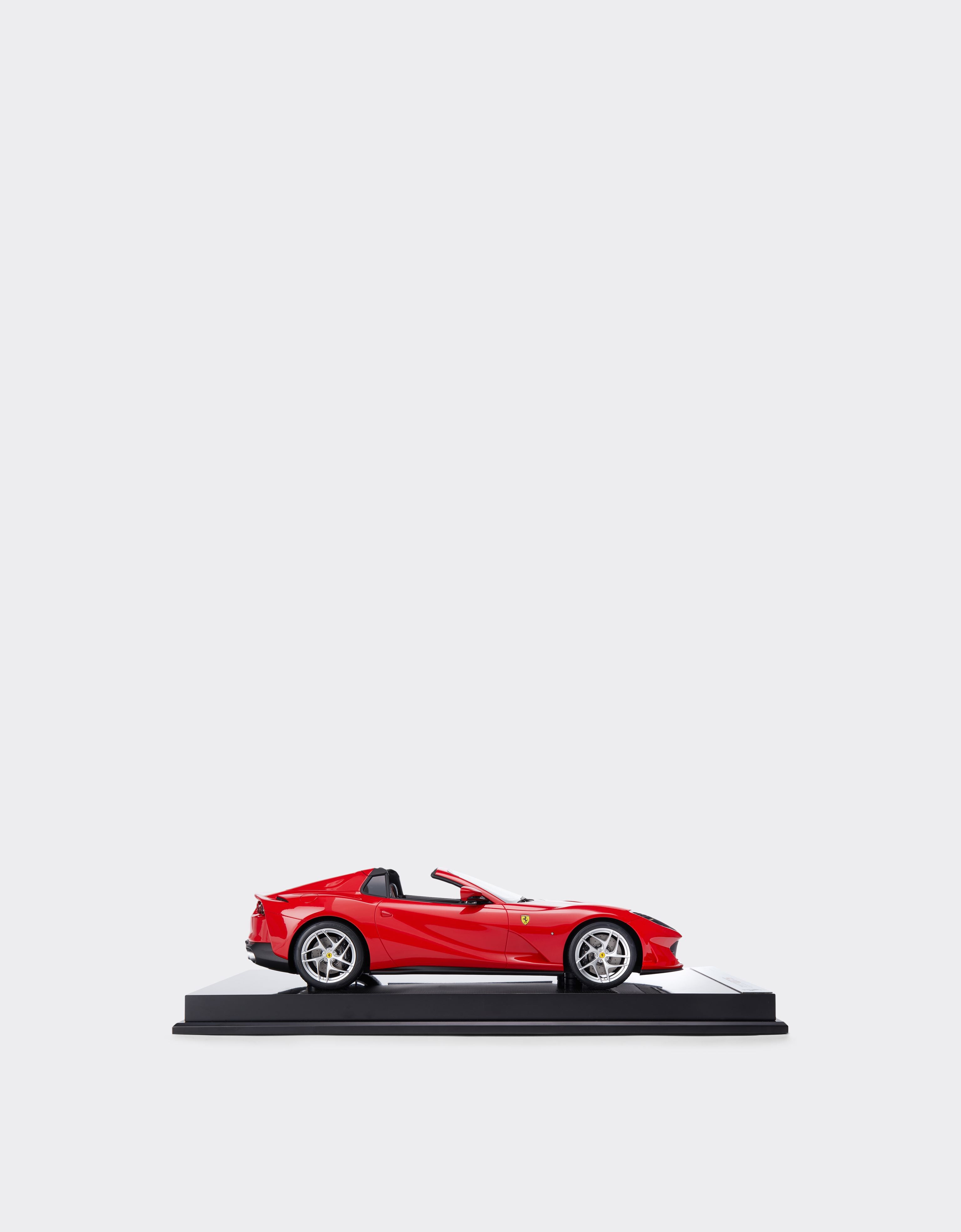 Ferrari Modelo Ferrari 812 Spider GTS a escala 1:12 Rosso Corsa F0883f