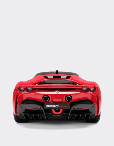 Ferrari 1:8-scale model SF90 Stradale Red F0074f