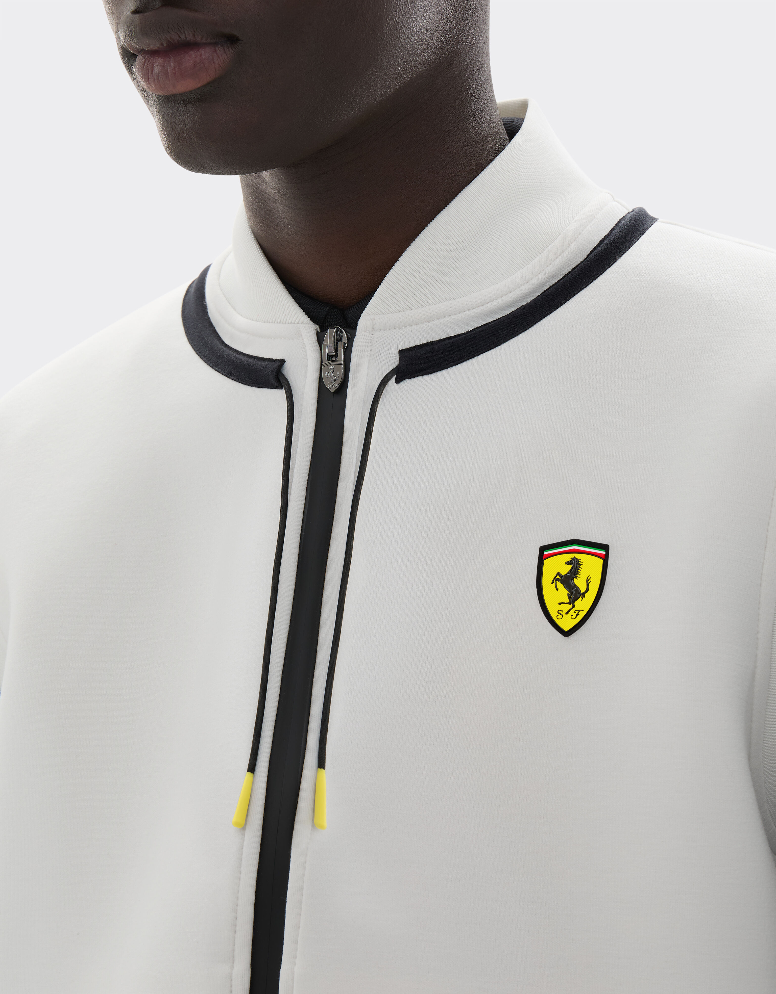  Weste aus Scuba-Stoff mit Ferrari-Wappen Avorio SWMVT0011WNY0004f