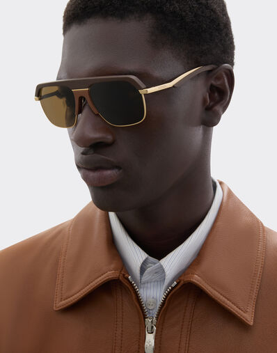 Ferrari Gafas de sol Ferrari de metal dorado mate con cristales polarizados marrones Marrón oscuro LA0ERf