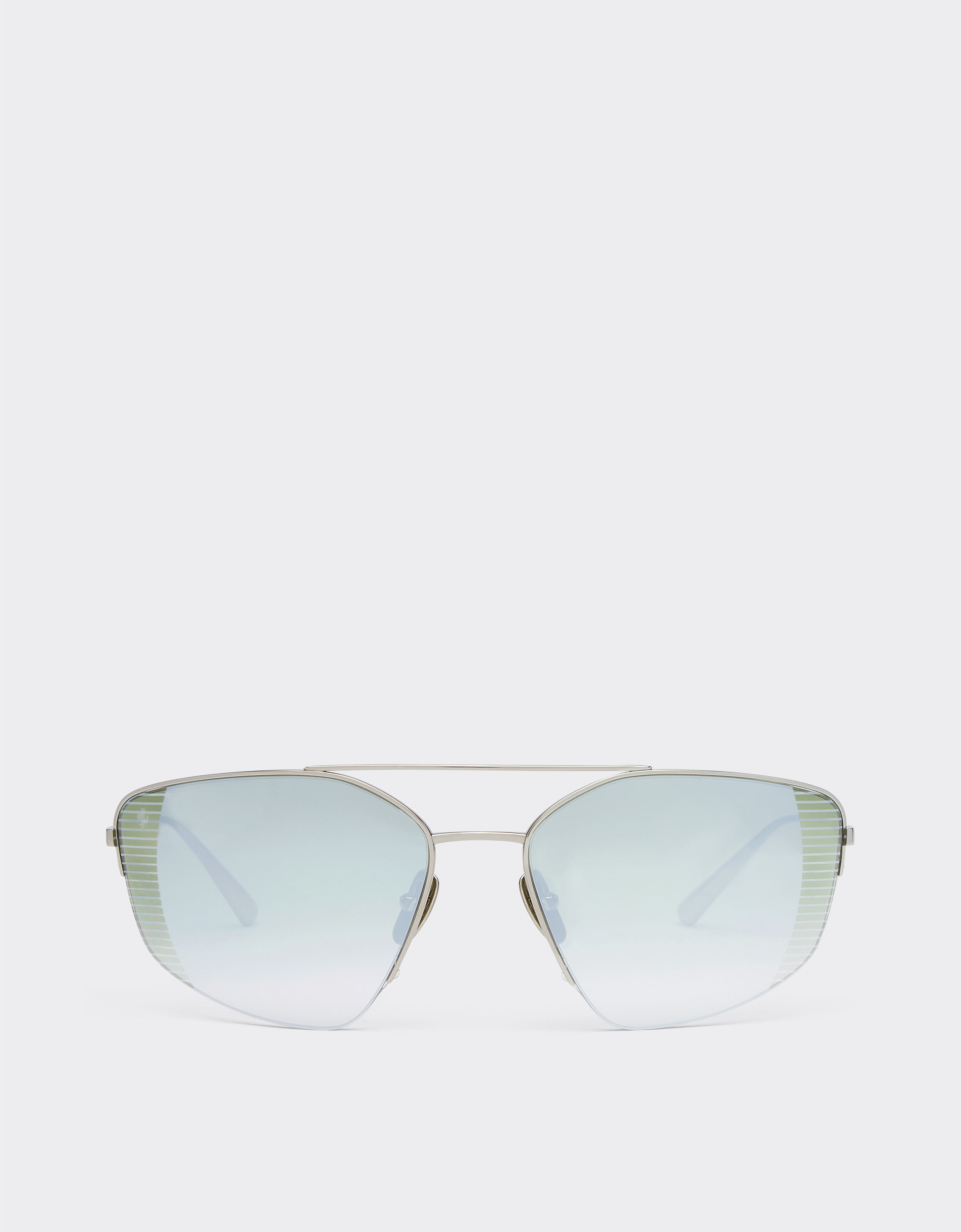 ${brand} Ferrari Sonnenbrille aus silberfarbenem Titan mit grün verspiegelten Gläsern mit Farbverlauf ${colorDescription} ${masterID}