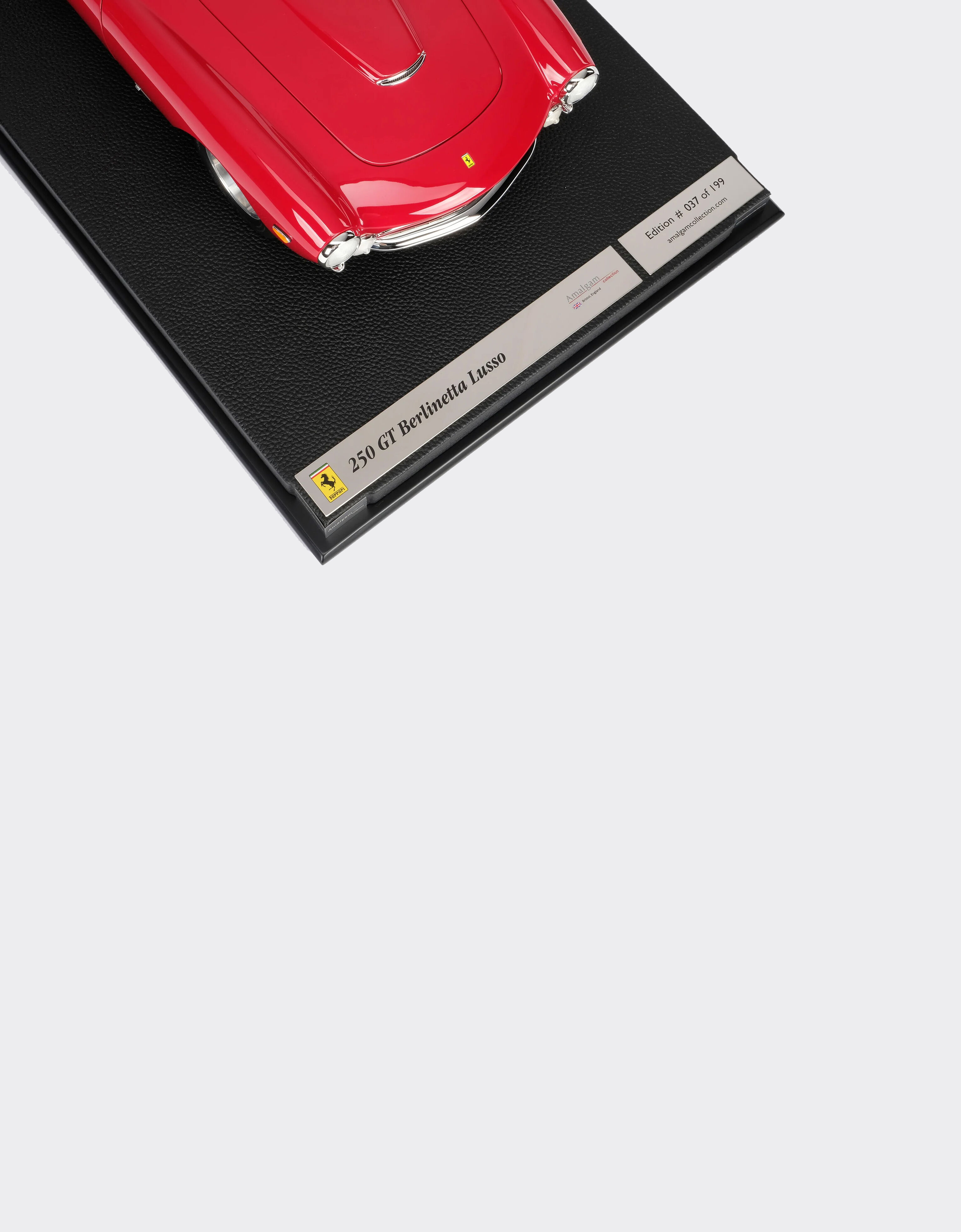 Ferrari Ferrari 250 GT SWB Lusso model in 1:8 scale MULTICOLOUR L6330f