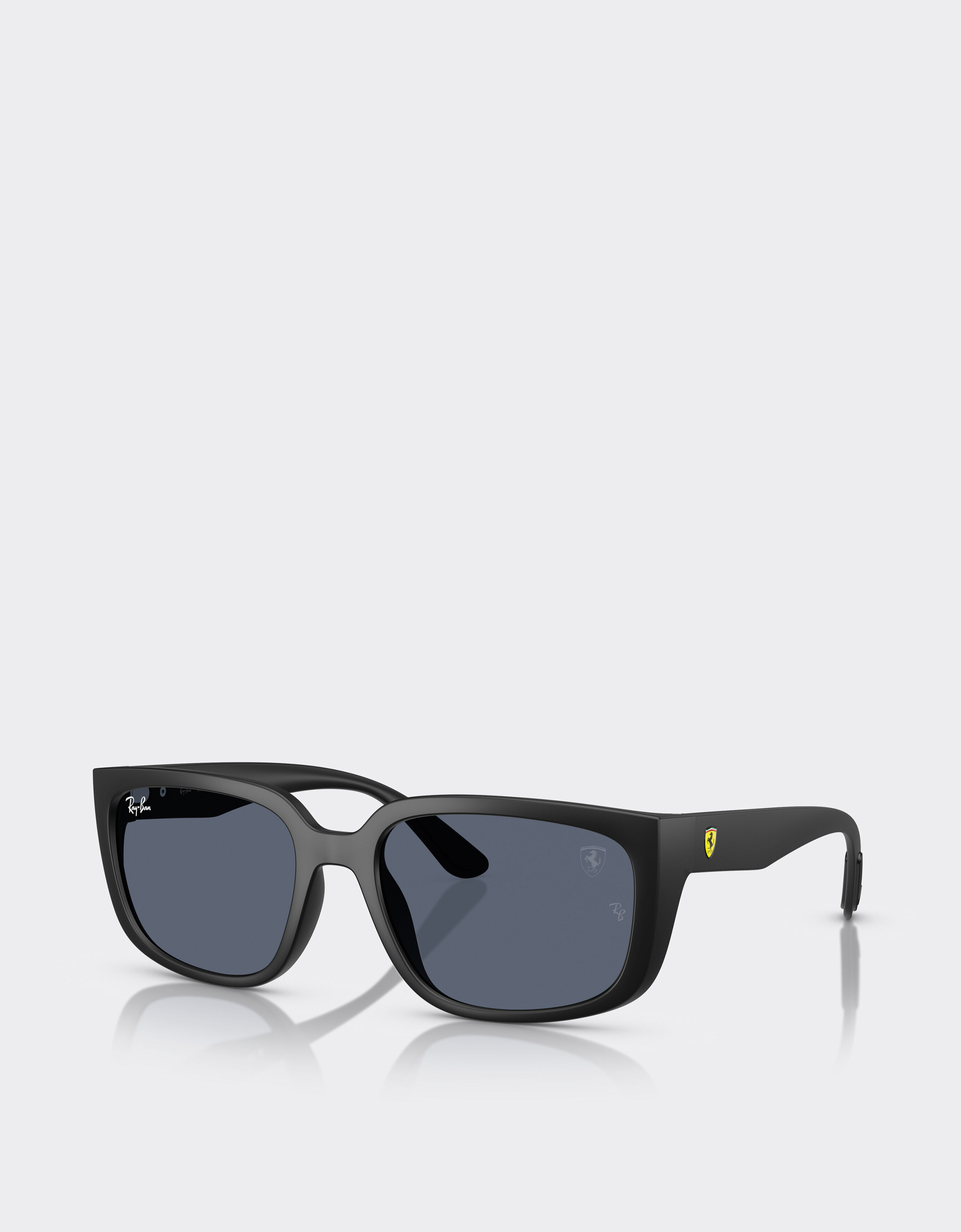 Ferrari Ray-Ban für Scuderia Ferrari RB4443M in schwarzem PEEK mit dunkelgrauen Gläsern Mattschwarz F1519f