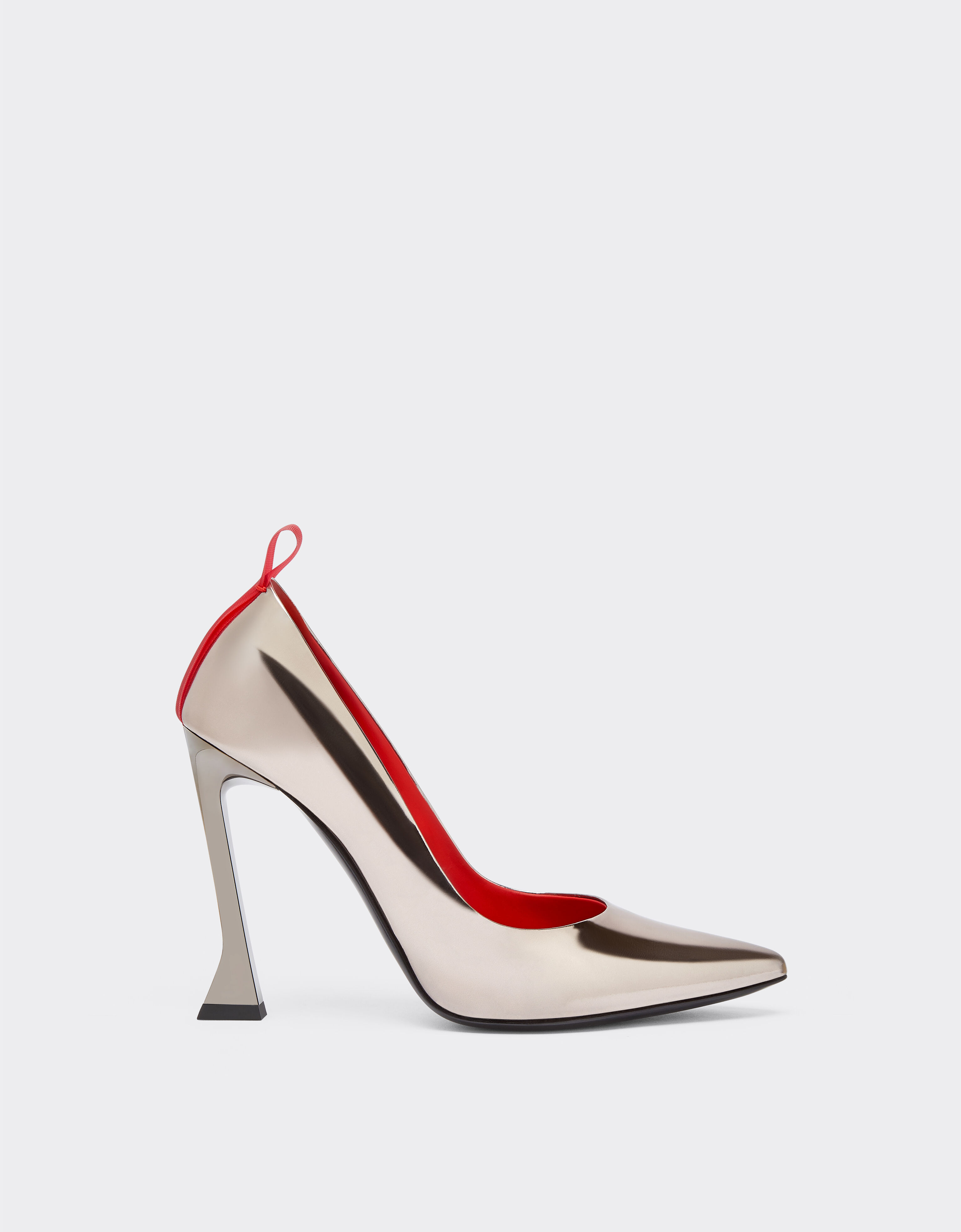 Laminated leather court shoes with Prancing Horse detail