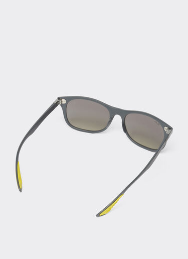 Ferrari Ray-Ban für Scuderia Ferrari Sonnenbrille 0RB4607M in Grau mit grauen Gläsern mit Farbverlauf Ingrid F1297f