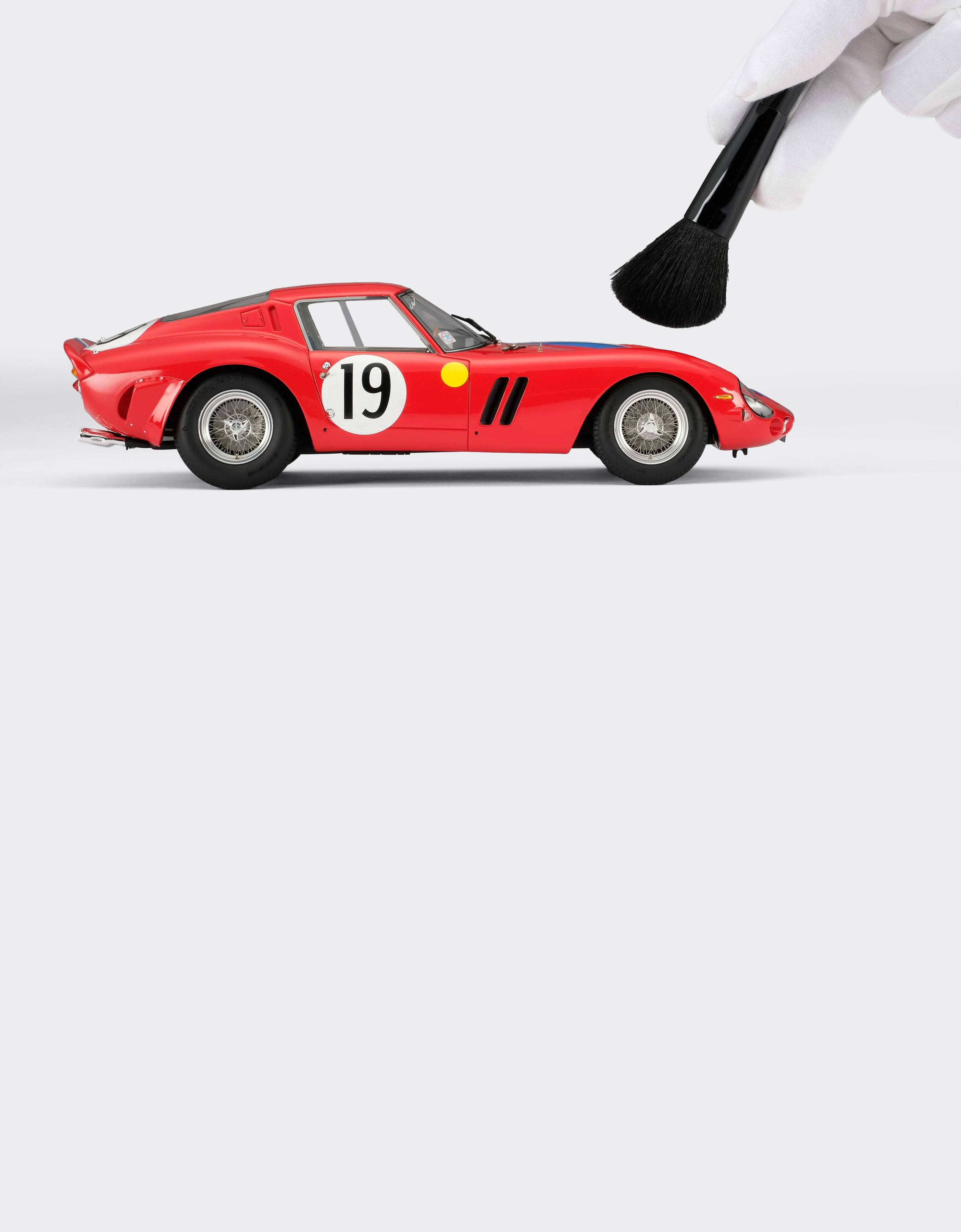 Ferrari Ferrari 250 GTO 1962 Le Mans model in 1:18 scale Red L9866f