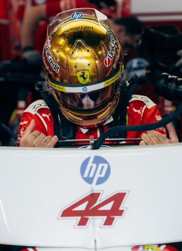 Lewis Hamilton 1:1 Special Edition Helmet for the 2026 Singapore Grand Prix Ferrari Lewis Hamilton 1:1 Special Edition Helmet for the 2026 Singapore Grand Prix Multicolor LS0OT3065EXT0001f