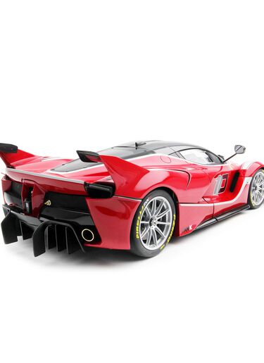 Ferrari FXX-K model in 1:8 scale Red L5239f