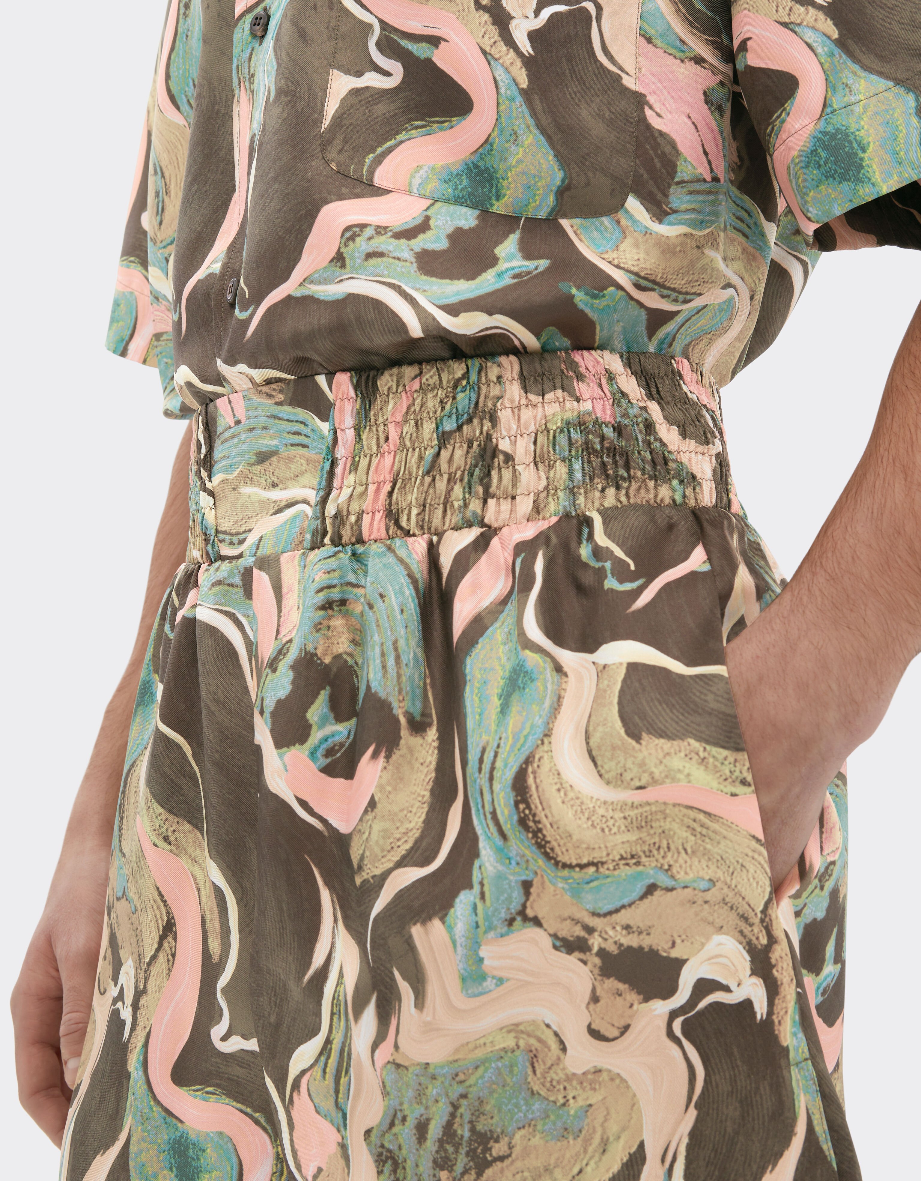 Ferrari Short en soie à imprimé Marble Horse Khaki Green 50073f