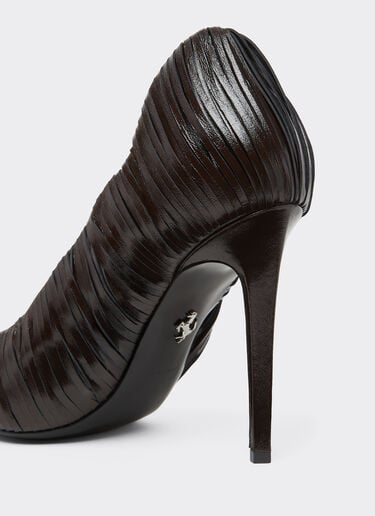 Ferrari Wet-glossy leather pumps Marrone Scuro 51308f