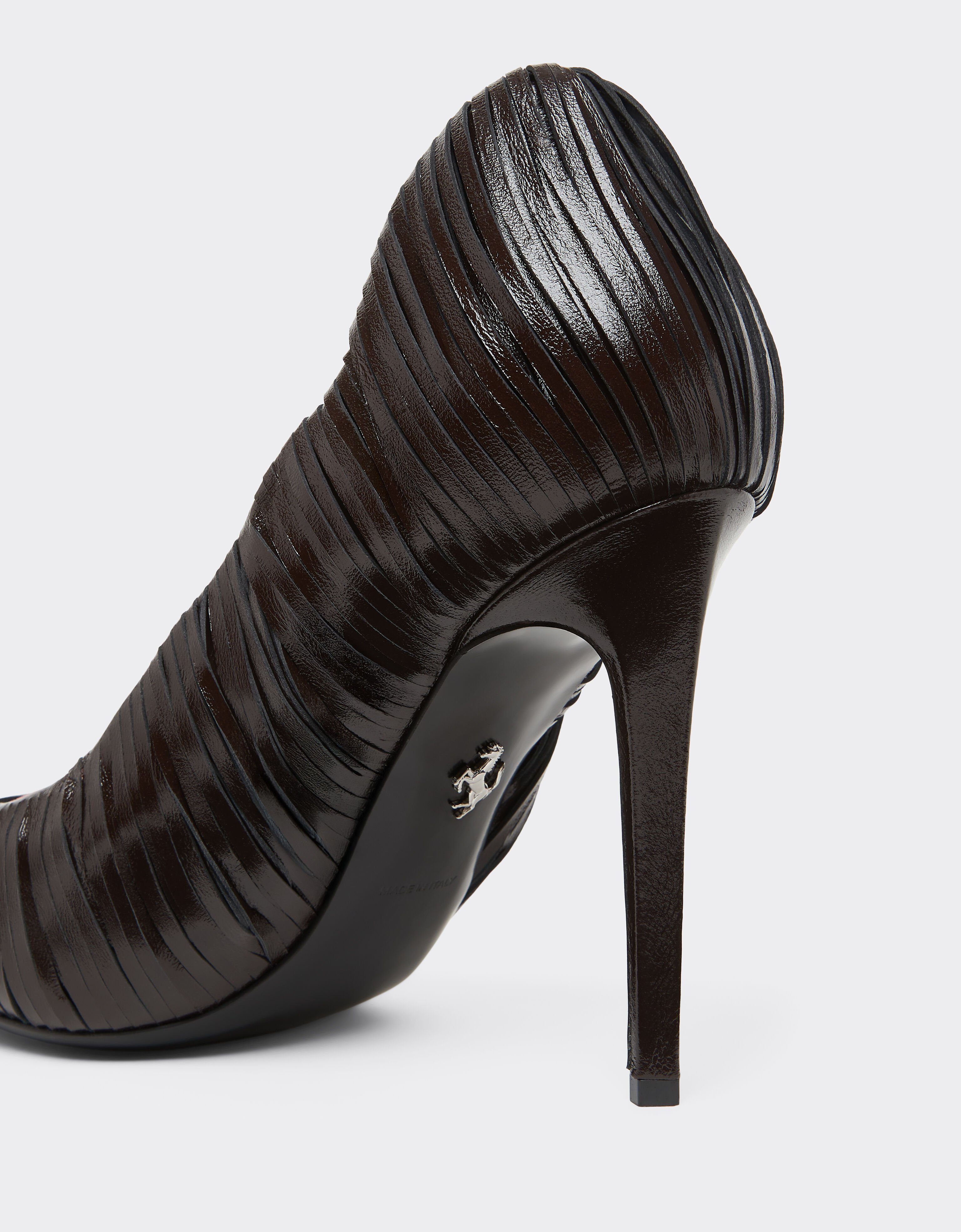 Ferrari Wet-glossy leather pumps Marrone Scuro 51308f