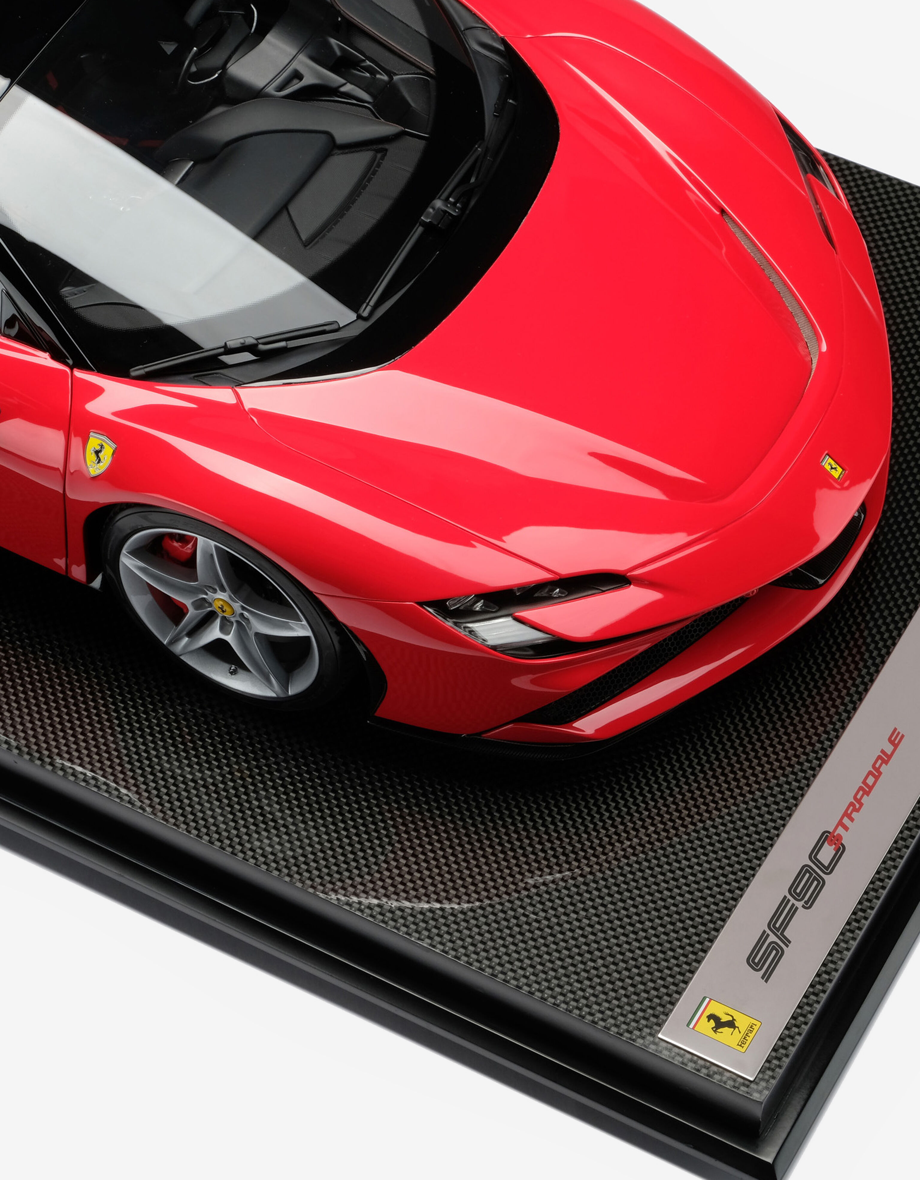 Ferrari Modèle SF90 Stradale à l’échelle 1/8 Rouge F0074f