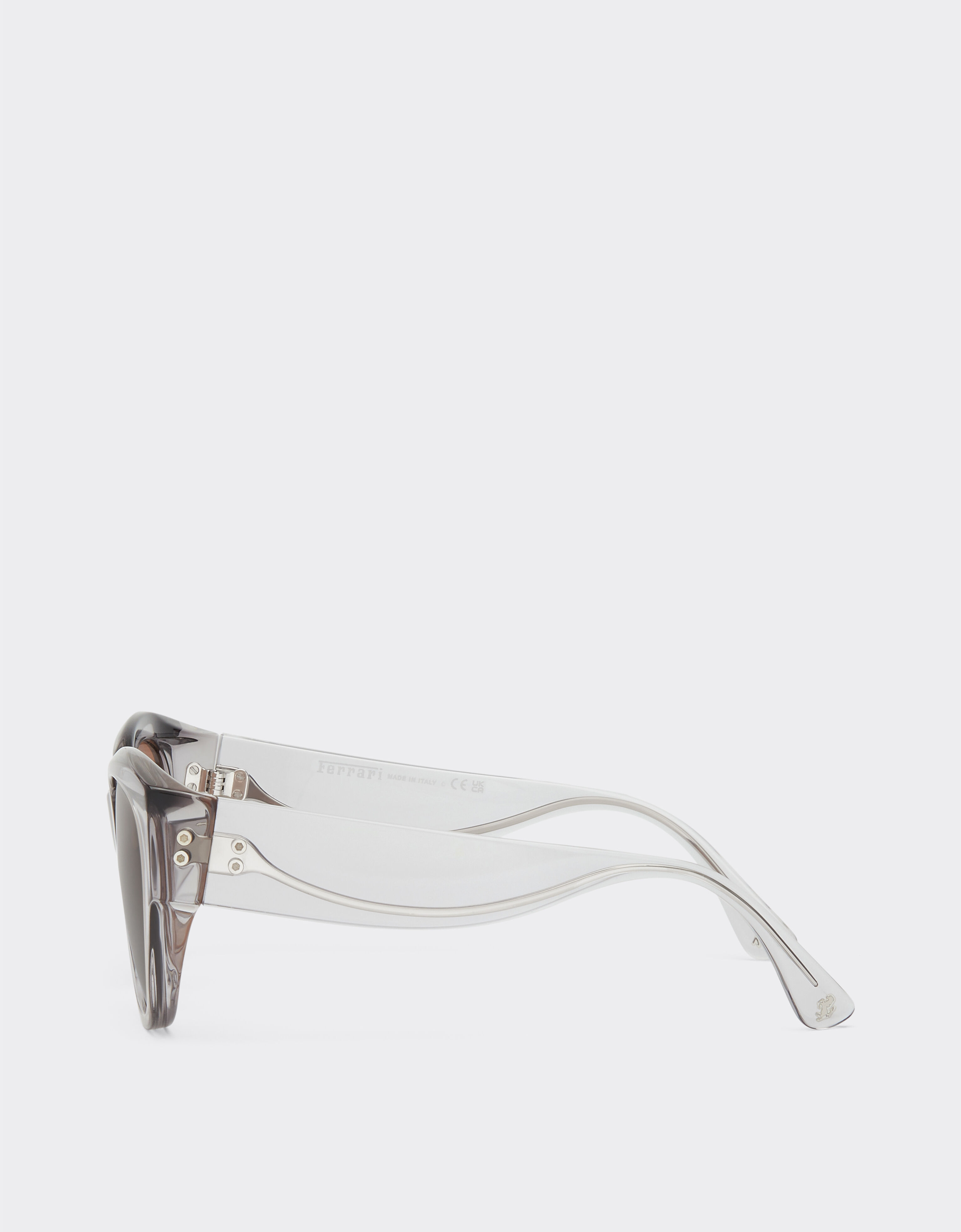 Ferrari Gafas de sol Ferrari de acetato gris transparente con lentes marrones Ingrid F1274f