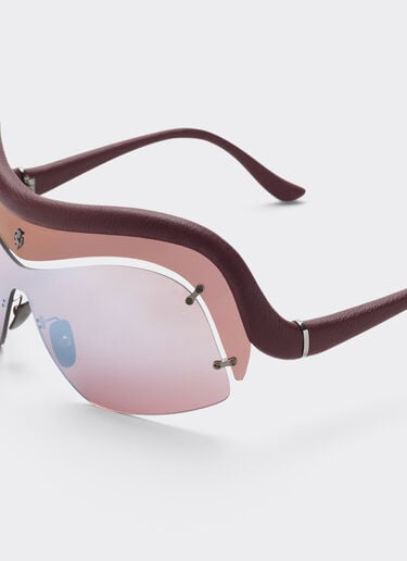Limited Edition Ferrari sunglasses in injected and leather with red and light gray lenses Ferrari Limited Edition Ferrari sunglasses in injected and leather with red and light gray lenses Dark Red LA0F8f