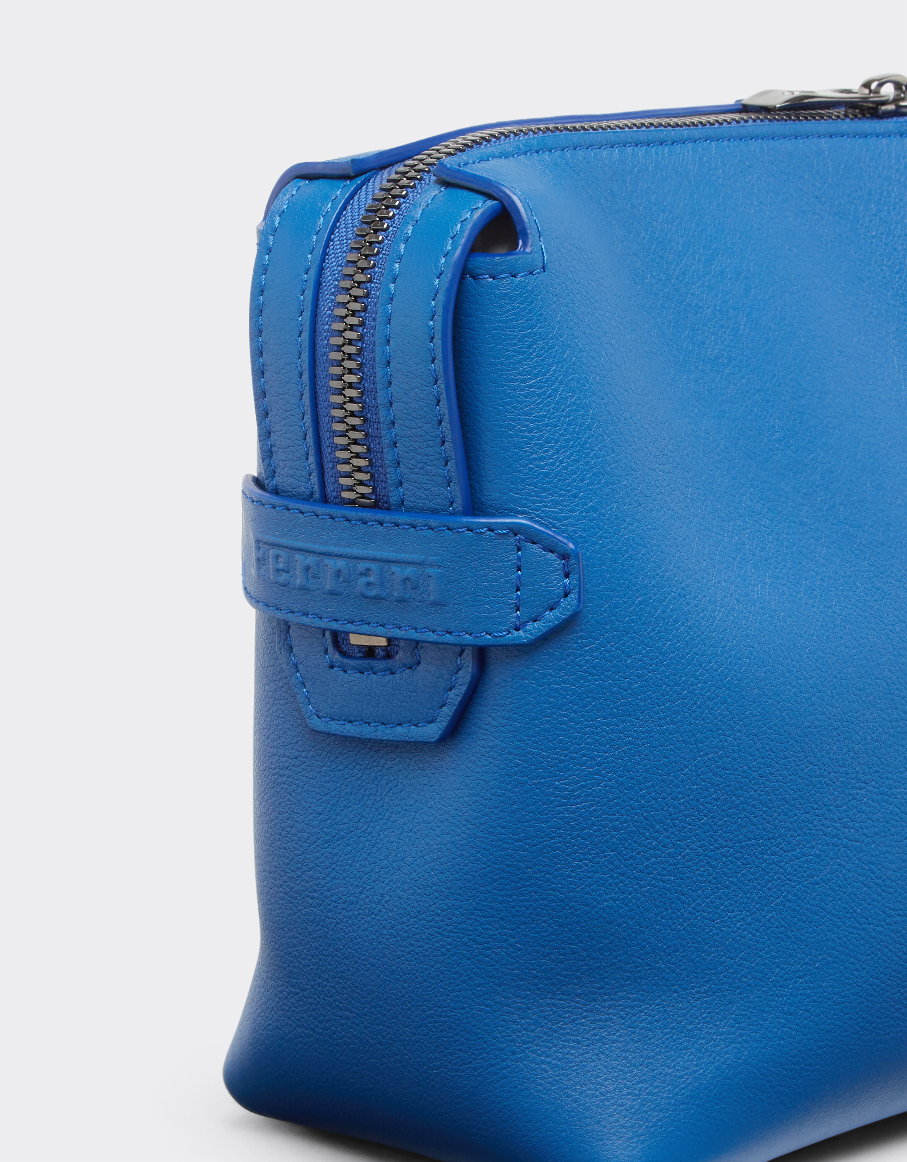Ferrari Pochette zippée en cuir grainé Bleu Klein 22124f