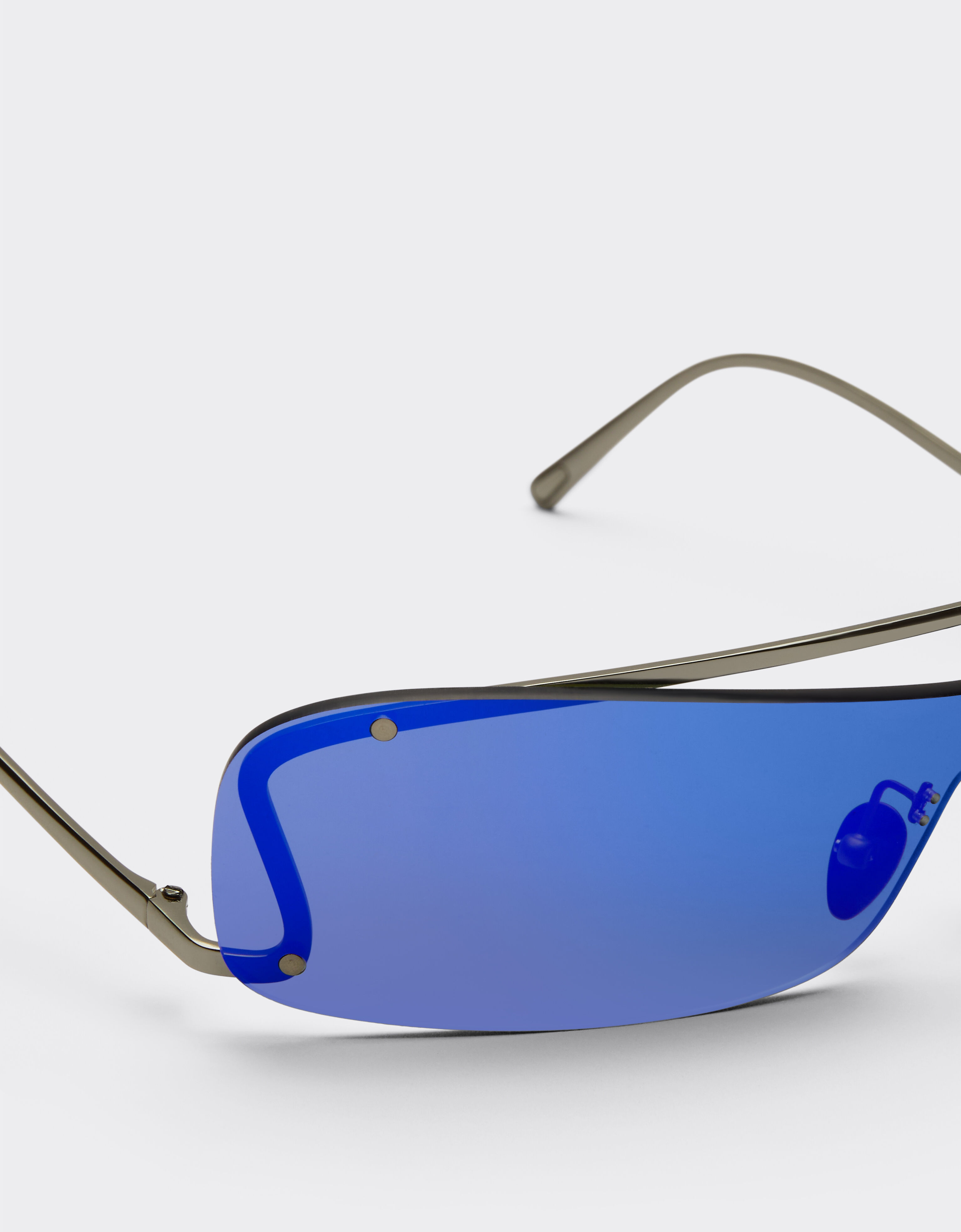 Ferrari Ferrari Sonnenbrille mit dunkelgrauen, blau verspiegelten Gläsern Silber F1008f