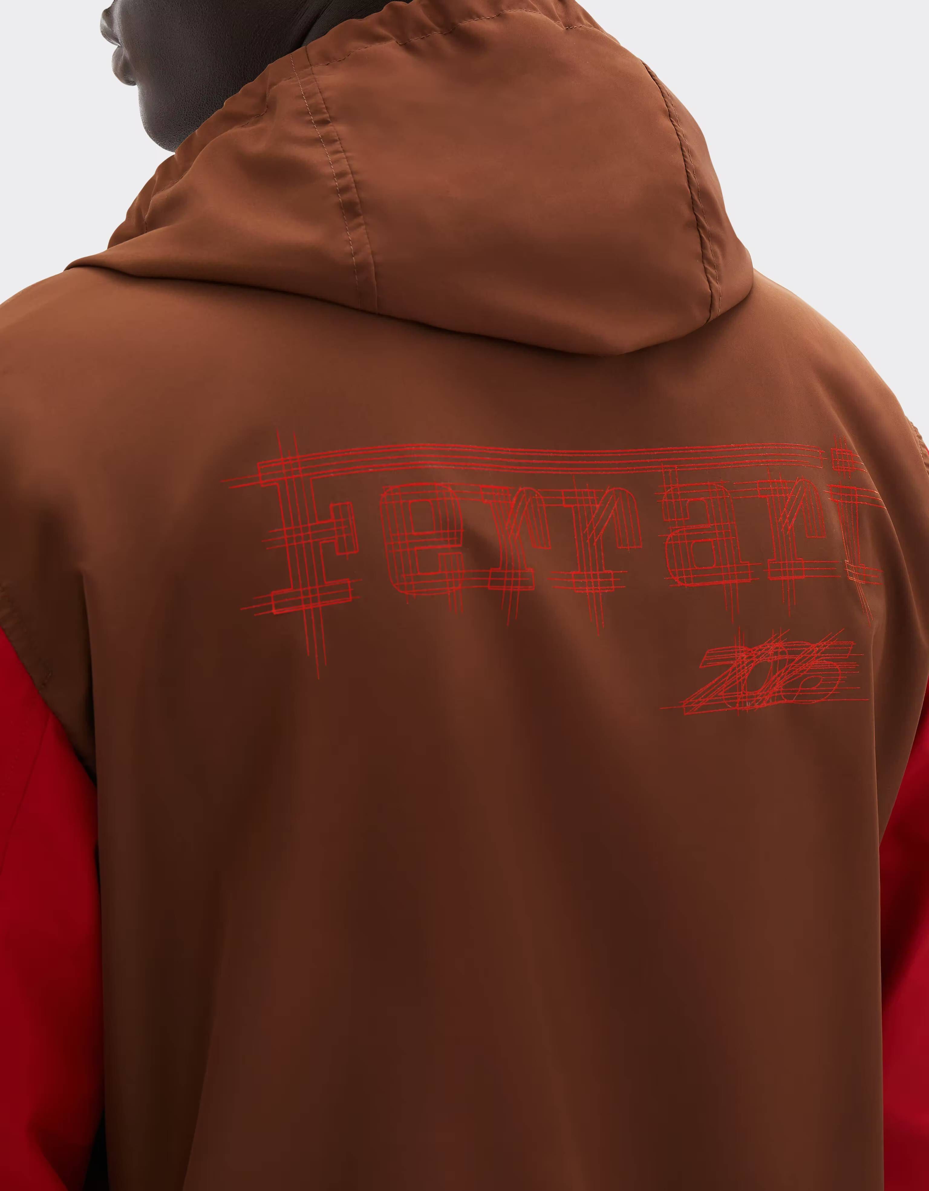 Chaqueta cortavientos Ferrari para el GP de Mónaco 2026 Ferrari Chaqueta cortavientos Ferrari para el GP de Mónaco 2026 Caffè CWMJK0009WNY0001f