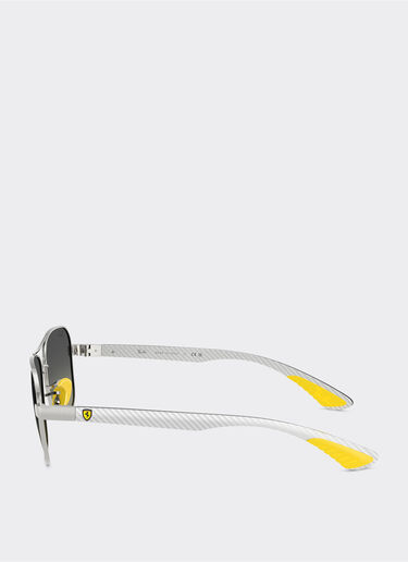 Ferrari Ray-Ban for Scuderia Ferrari RB8336M en métal noir mat et fibre de carbone légère avec verres gris dégradés Argent LA02Gf