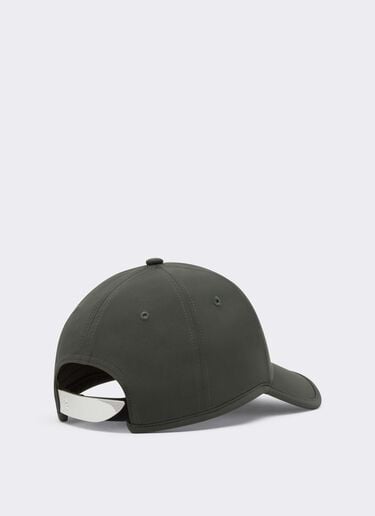 Gorra de béisbol con el Cavallino Rampante de metal Ferrari Gorra de béisbol con el Cavallino Rampante de metal Grigio Titano CANCP0006WPL0003f