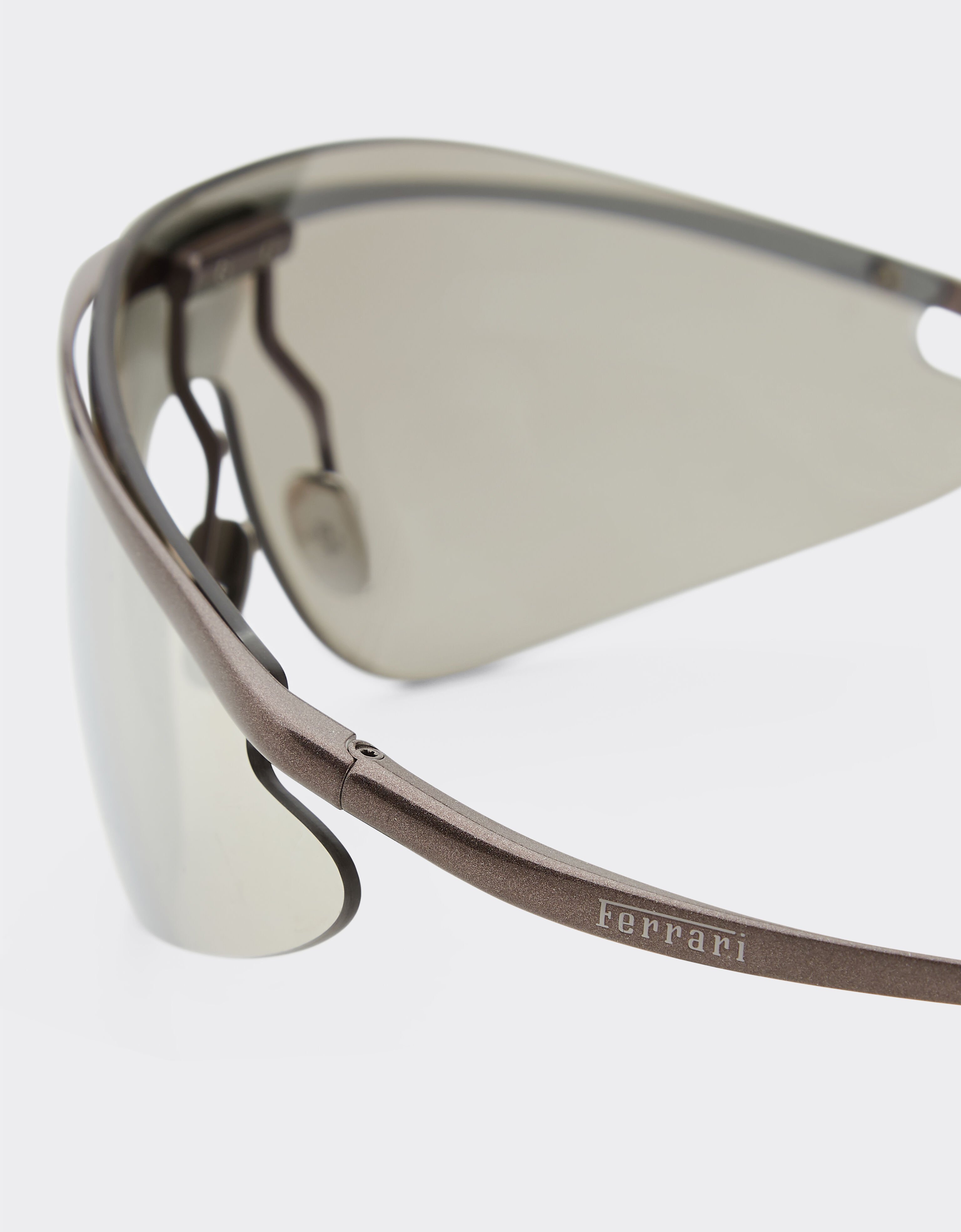 Ferrari Occhiale da sole Ferrari in metallo grigio con mascherina argento specchiata Ingrid F1530f