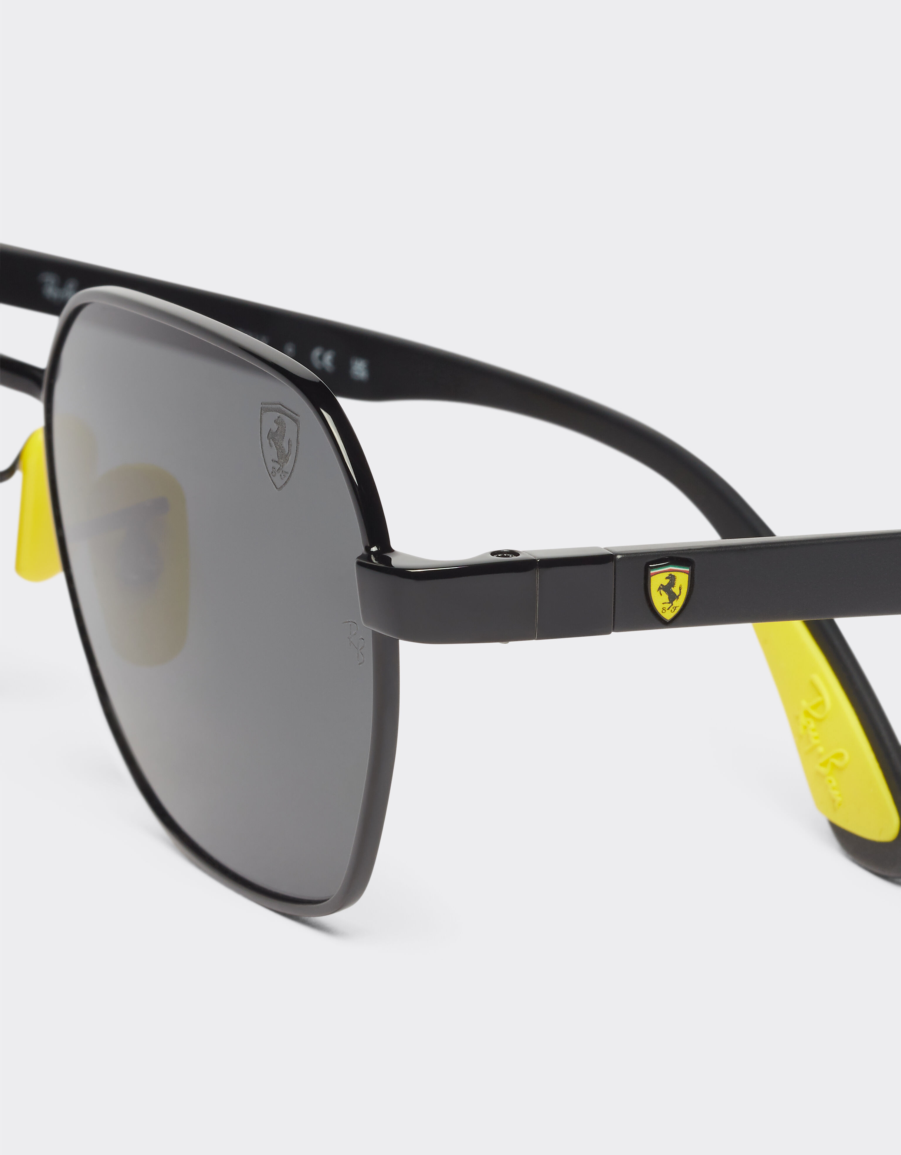 Ferrari Gafas de sol Ray-Ban para la Scuderia Ferrari 0RB3794M en metal negro con lentes grises Negro F1301f