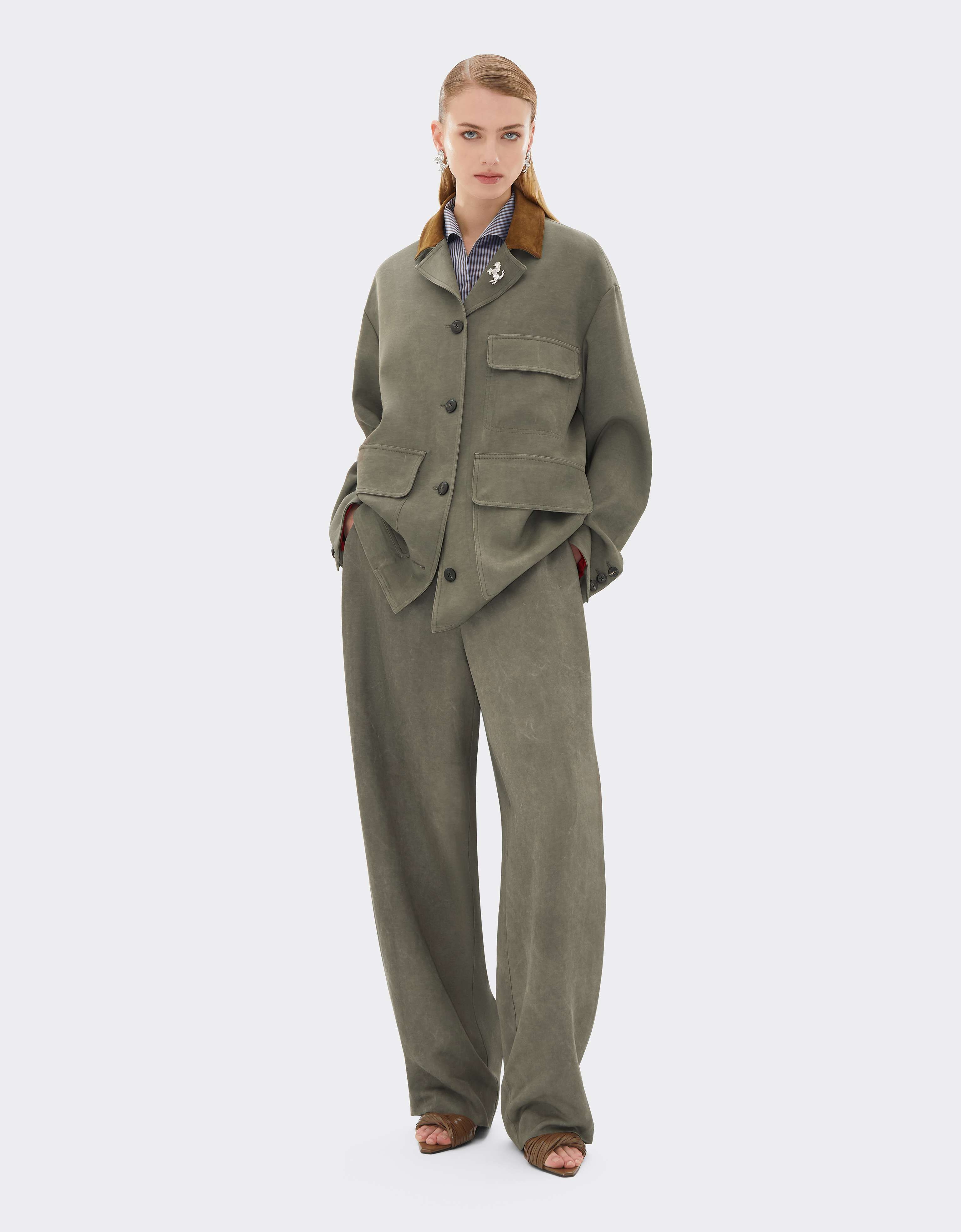 Chaqueta de cady con efecto desgastado Ferrari Chaqueta de cady con efecto desgastado Olive green CWWJK0004WVI0005f