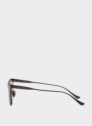 Lunettes de soleil Ferrari en métal couleur rouge brun avec verres brown/pink crystal Ferrari Lunettes de soleil Ferrari en métal couleur rouge brun avec verres brown/pink crystal Red brown LA0KYf