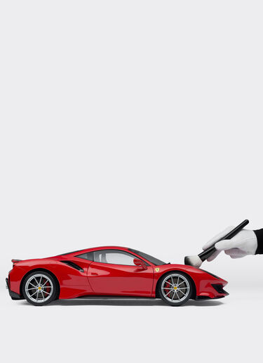 Ferrari Ferrari 488 Pista model in 1:8 scale Red L7815f