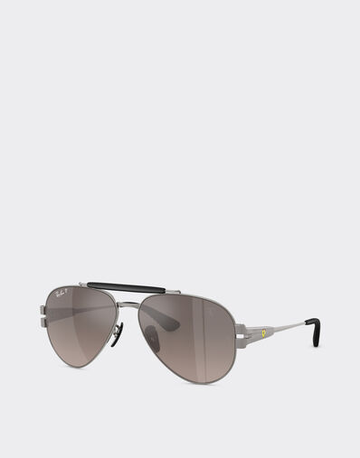 Ferrari Ray-Ban for Scuderia Ferrari RB3762M en bronze avec des verres polarisants gris. Ingrid LA016f