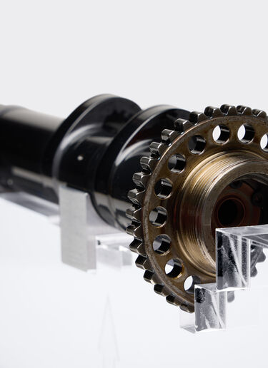 Ferrari Original F1 V10 camshaft from 2005 Schumacher Silver 41137f