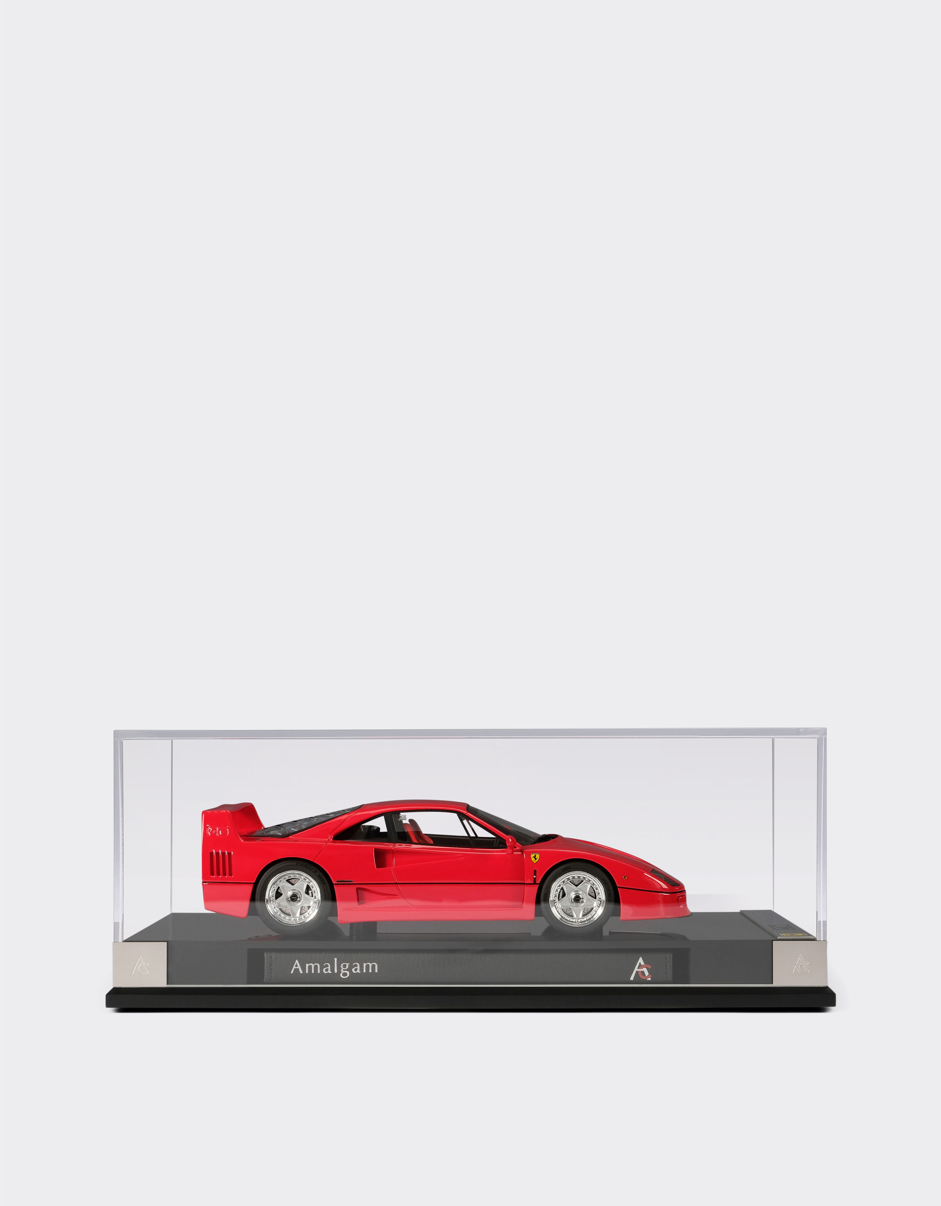 Ferrari 1:18 scale model F40 Red F0112f