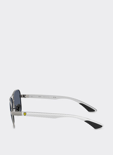 Ferrari Ray-Ban for Scuderia Ferrari RB8336M in metallo canna di fucile e fibra di carbonio chiara con lenti grigio scuro Ingrid LA02Cf