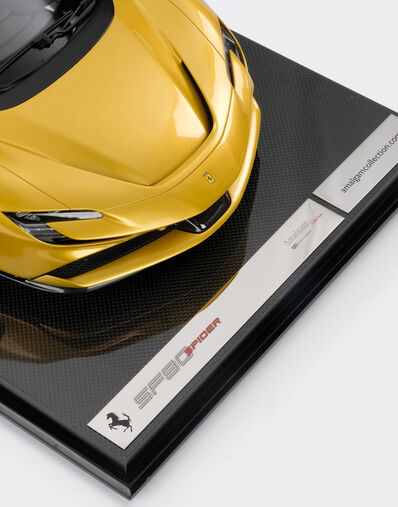 Ferrari SF90 Stradale Spider model in 1:8 scale Gold F0075f