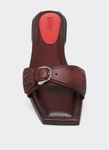 Flache Sandalen aus Leder Ferrari Flache Sandalen aus Leder Rosso Maison 49995f
