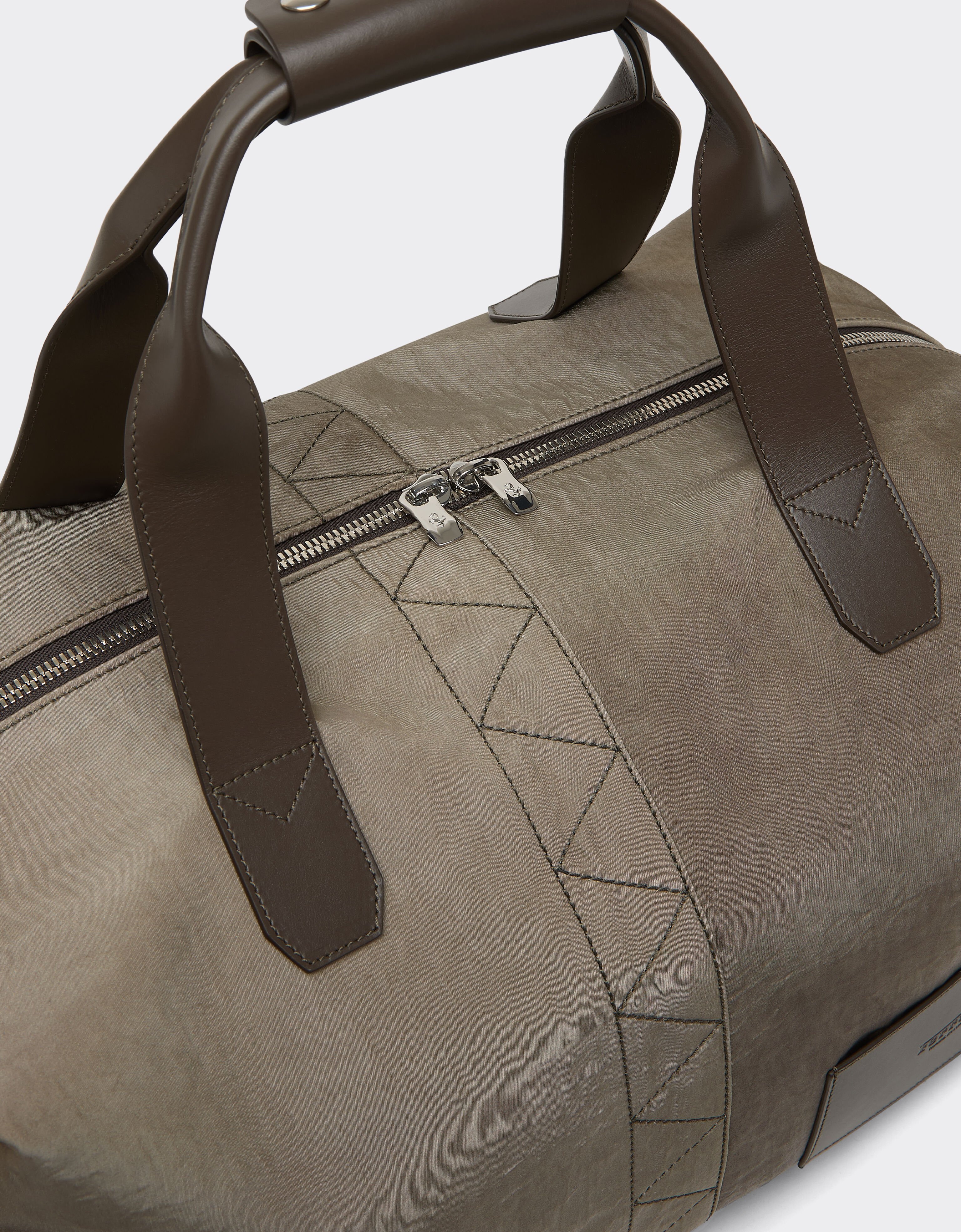 Khaki Greenのメンズ ナイロン ダッフルバッグ | Ferrari®