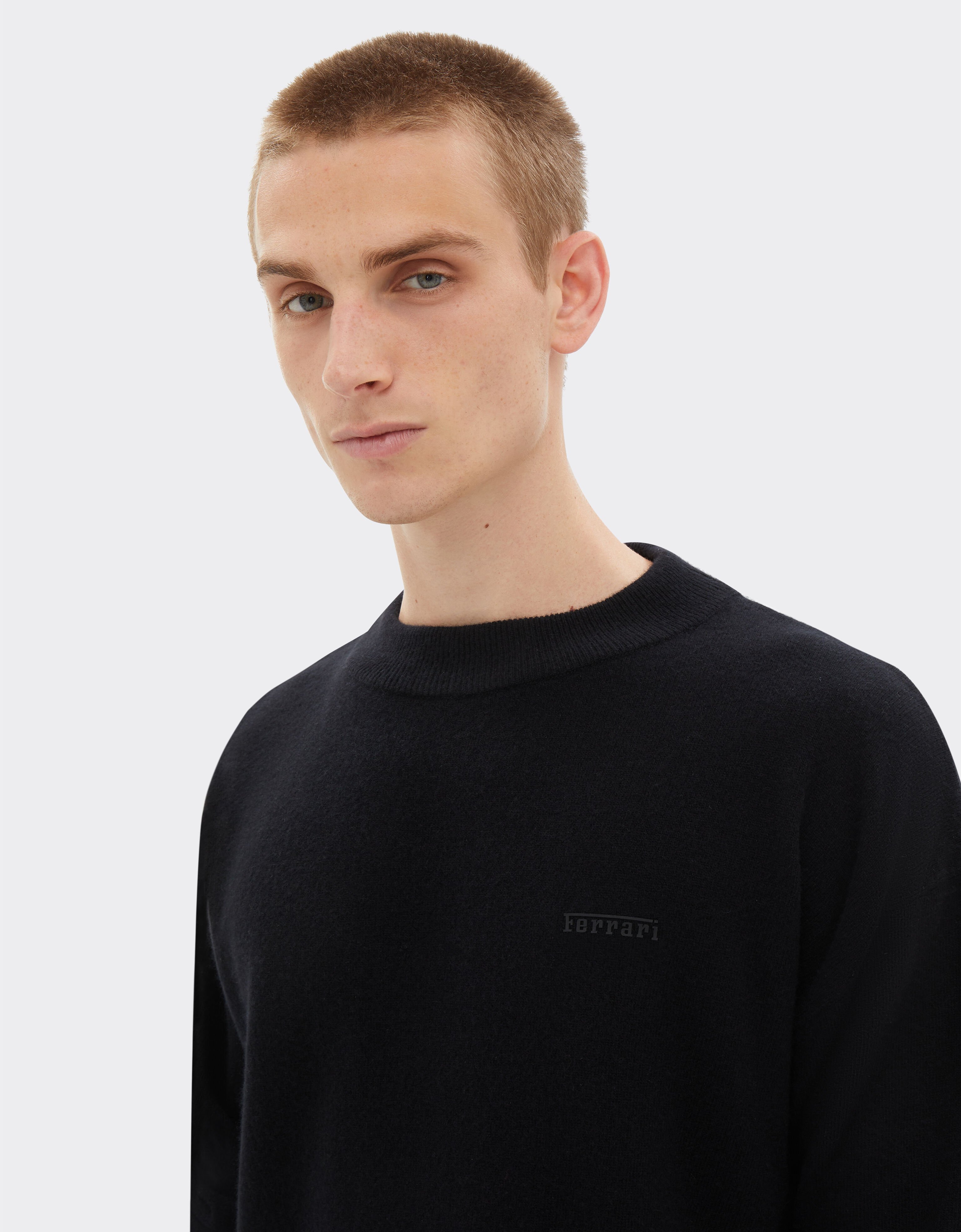 Ferrari Pullover aus Wolle und Kaschmir mit Logo Schwarz 21204f
