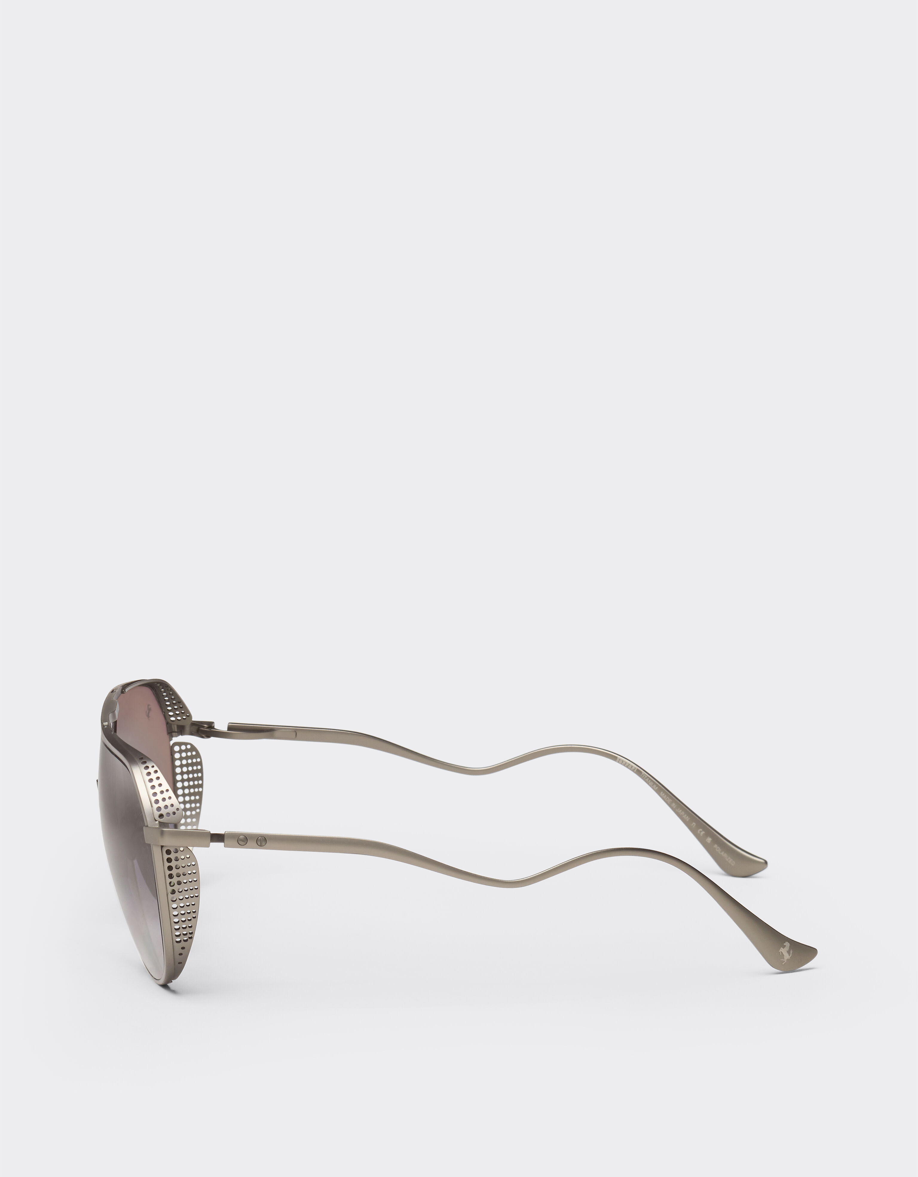 Ferrari Lunettes de soleil Ferrari en titane gunmetal mat avec verres polarisés gris dégradés Or Satiné LA02Af