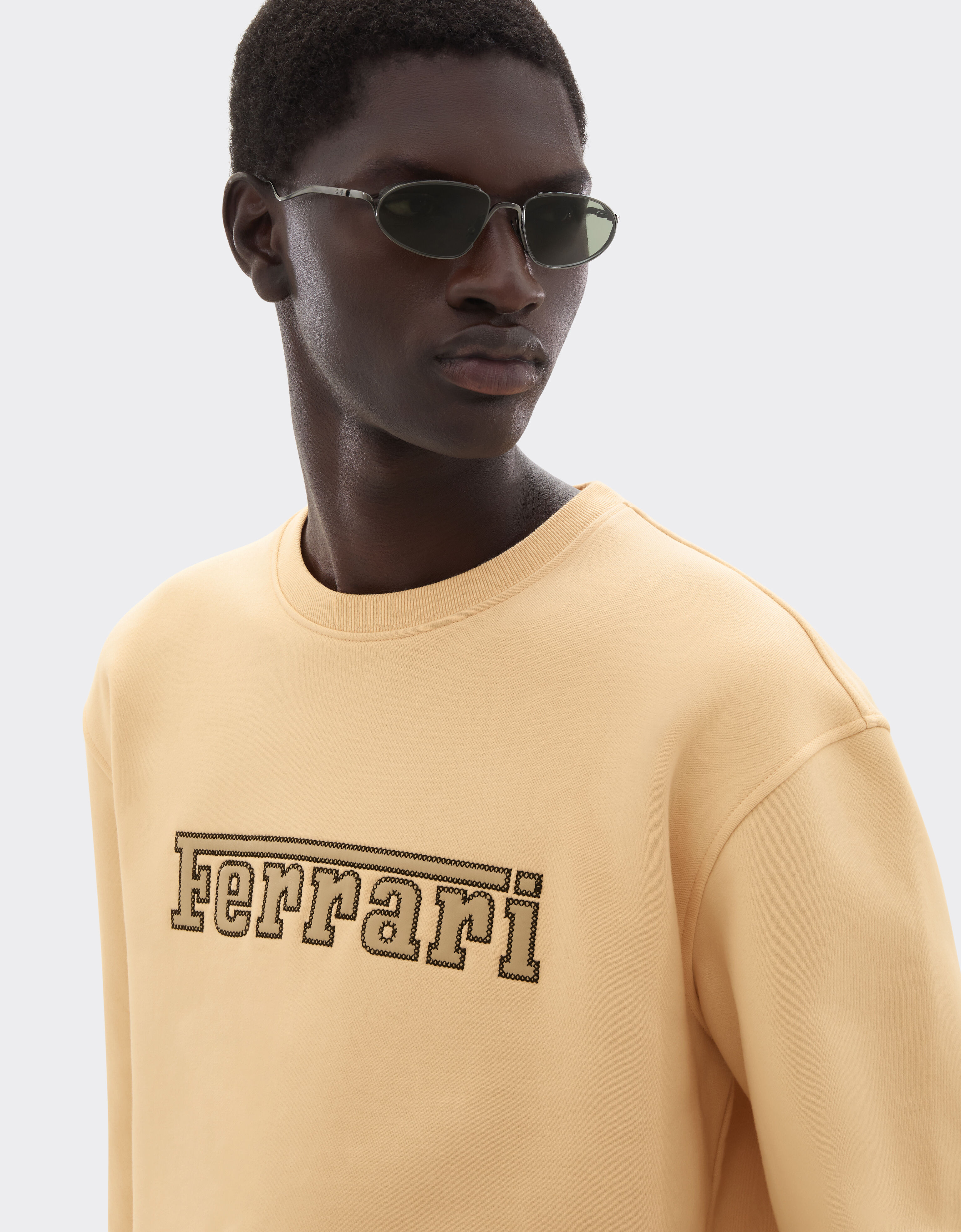 Ferrari Sweatshirt aus Baumwolle mit Ferrari-Aufnäher Jute 50834f
