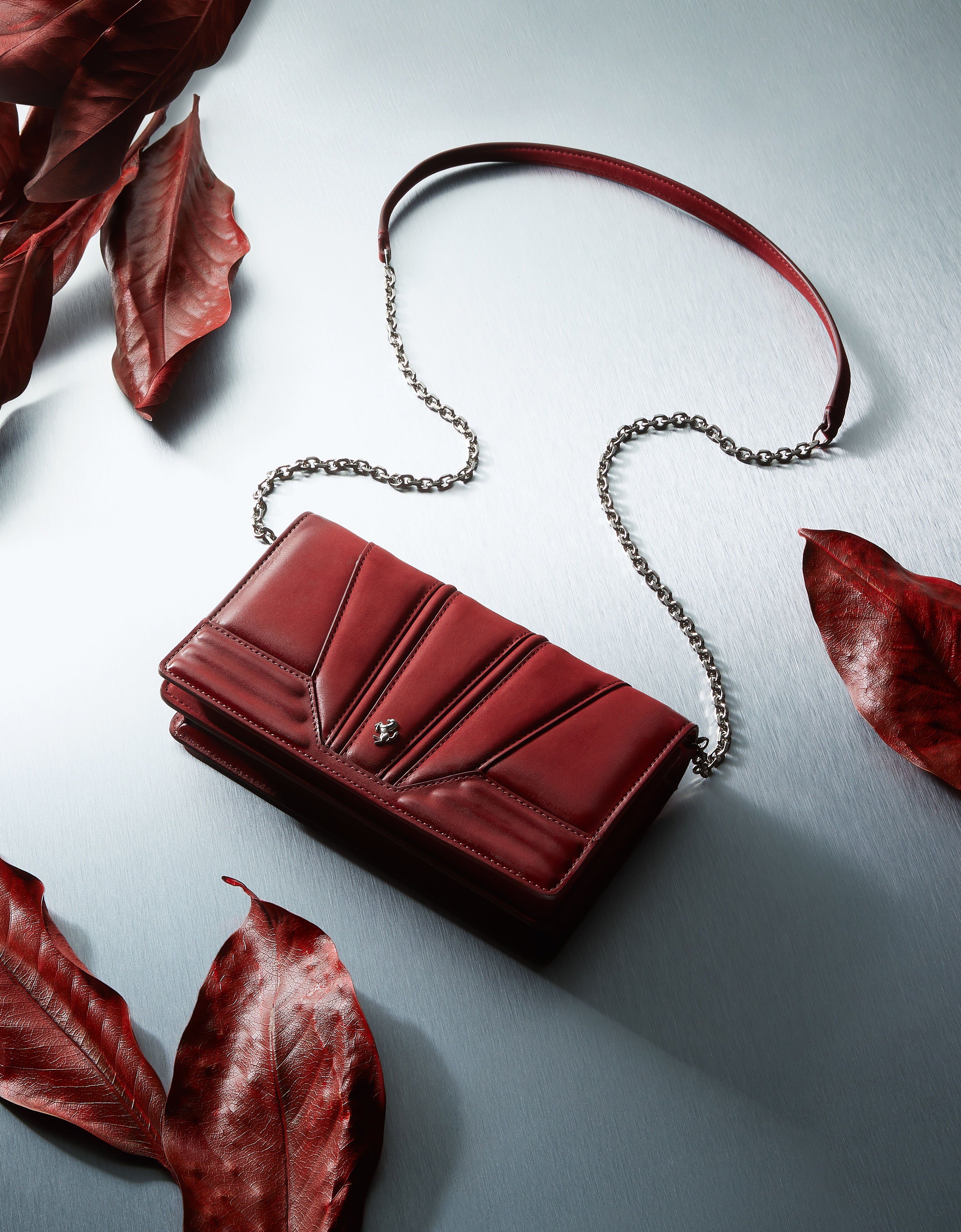 Ferrari Ferrari GT wallet in shaded nubuck with chain shoulder strap Maison Red 50395f