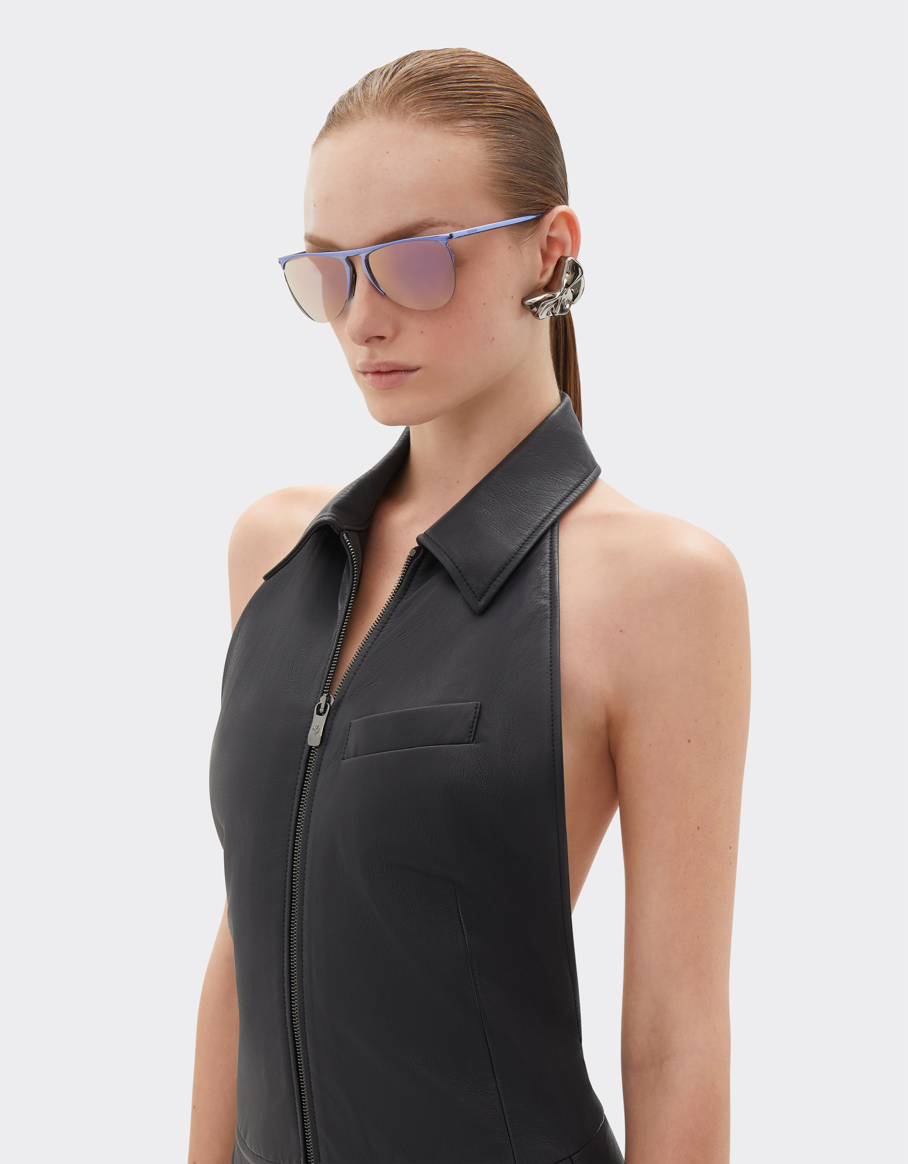 Ferrari Fliederfarbene Ferrari-Sonnenbrille aus Metall mit fliederfarbenen verspiegelten Gläsern Mattschwarz F1534f