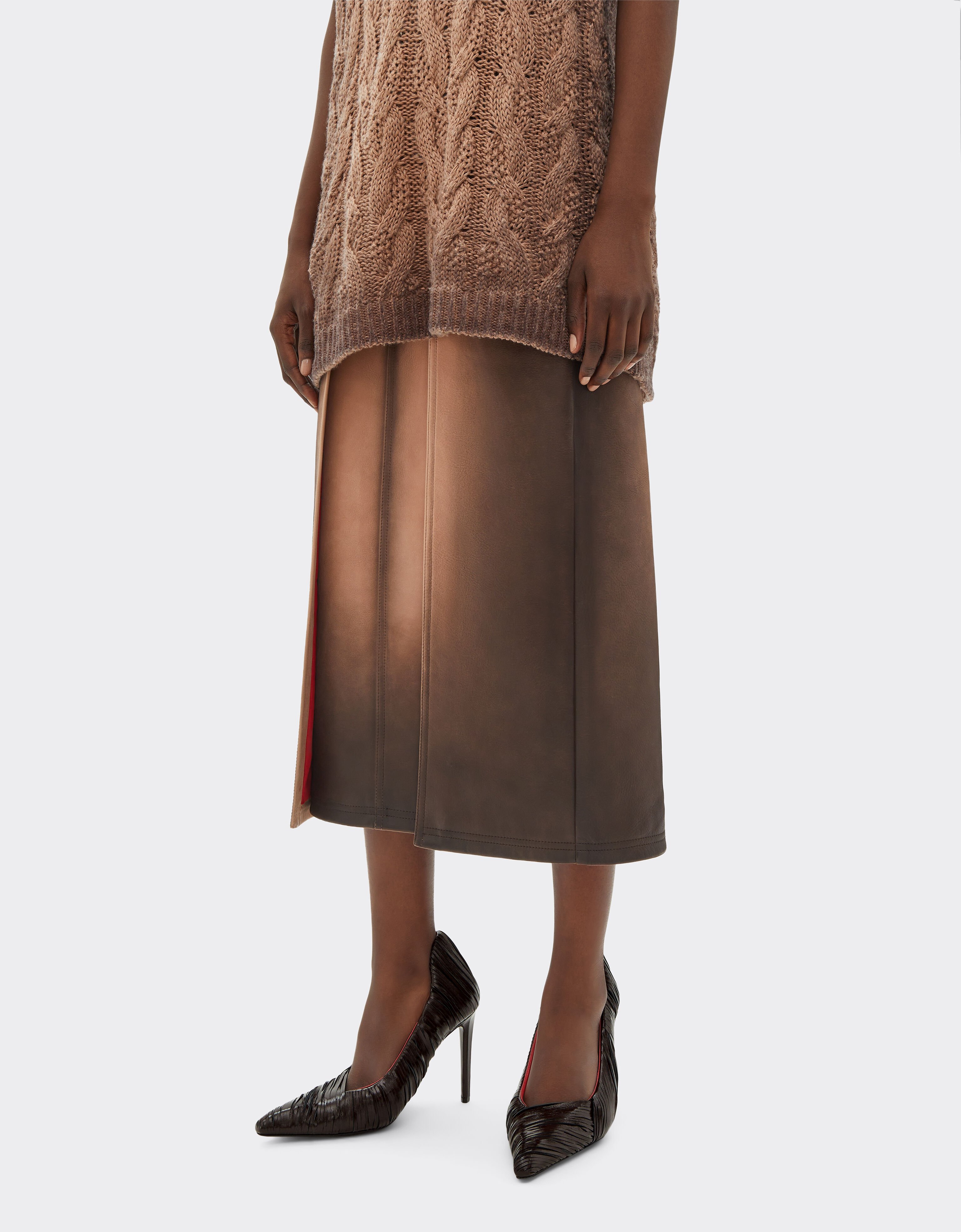 Ferrari Wet-glossy leather pumps Marrone Scuro 51308f