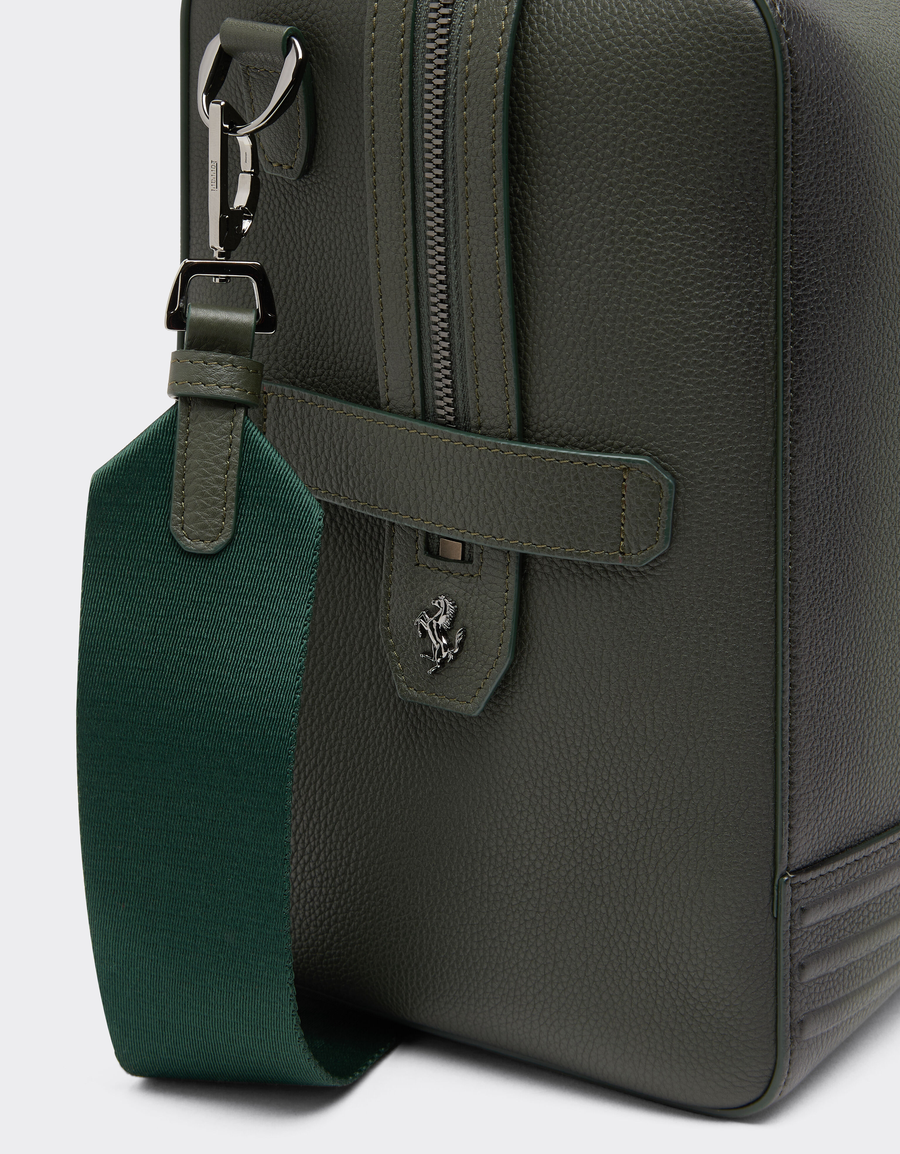 Ferrari Bolsa de viaje GT soft Reacondicionada por Ferrari en cuero sombreado con scooby Verde militar 49878f