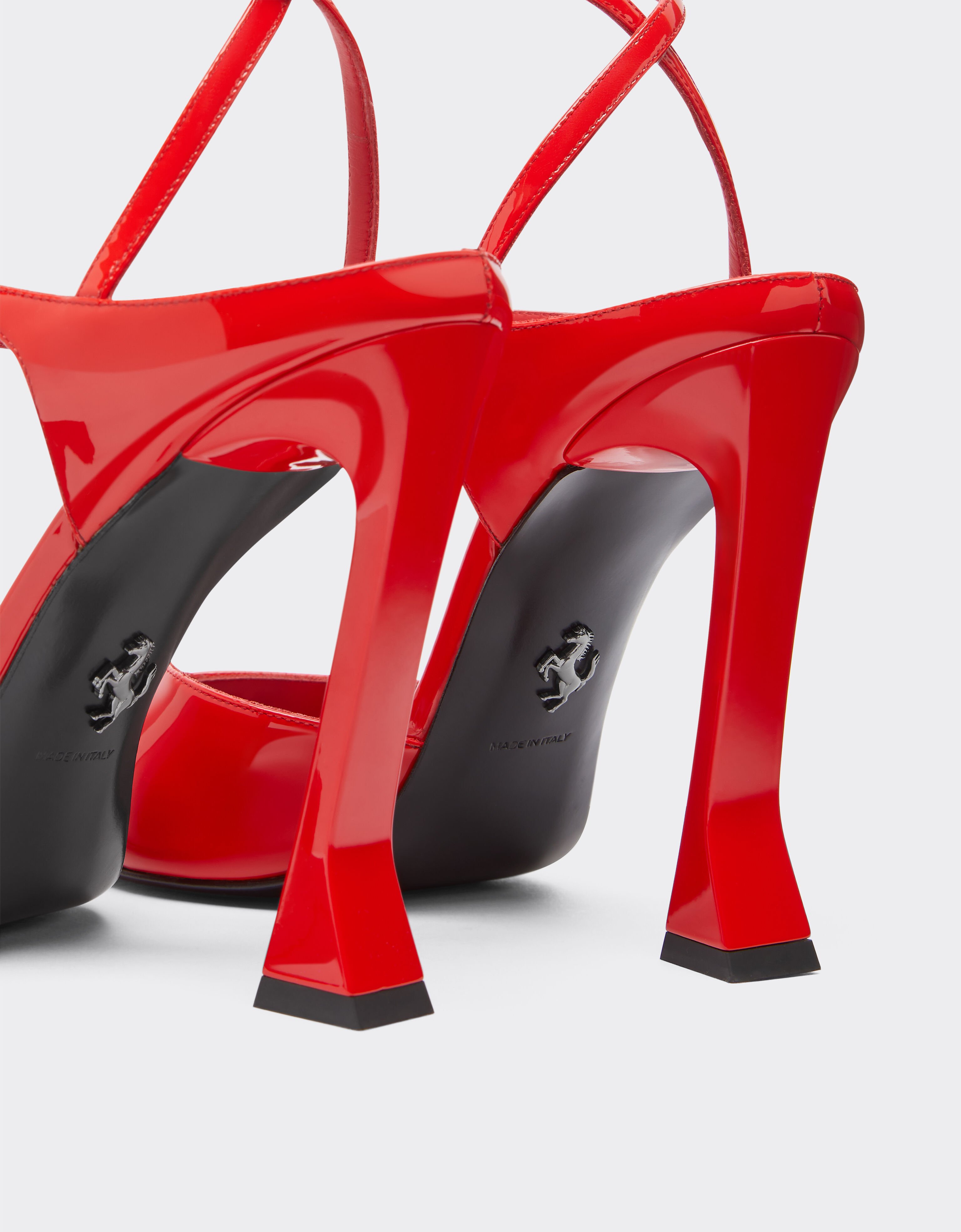 Ferrari Zapato de salón de charol Negro 22010f